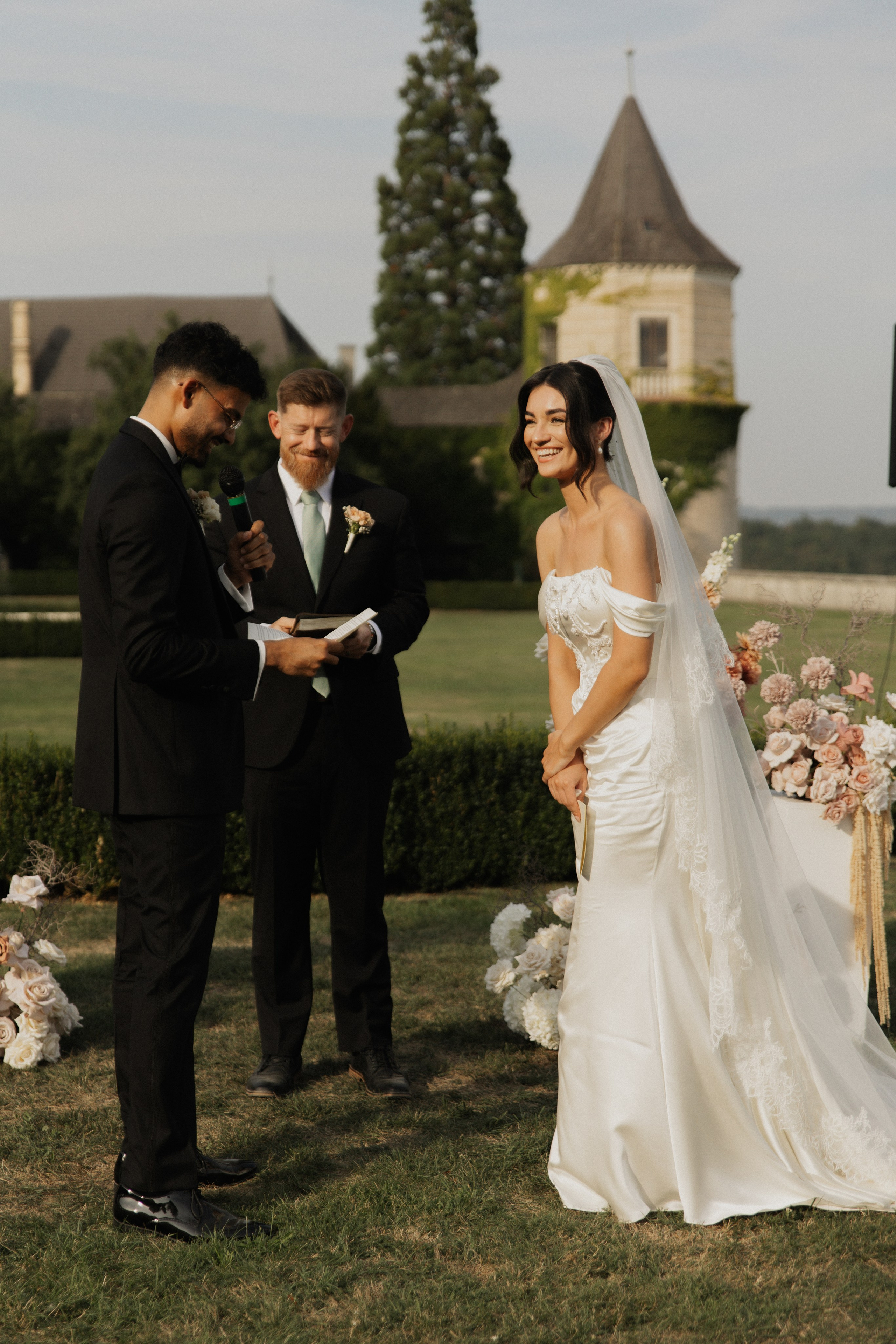 Elegant Castle Wedding in Austria | Alwin & Ruth’s Fairytale Celebration. Wedding photographer and videographer based in Timisoara, Romania