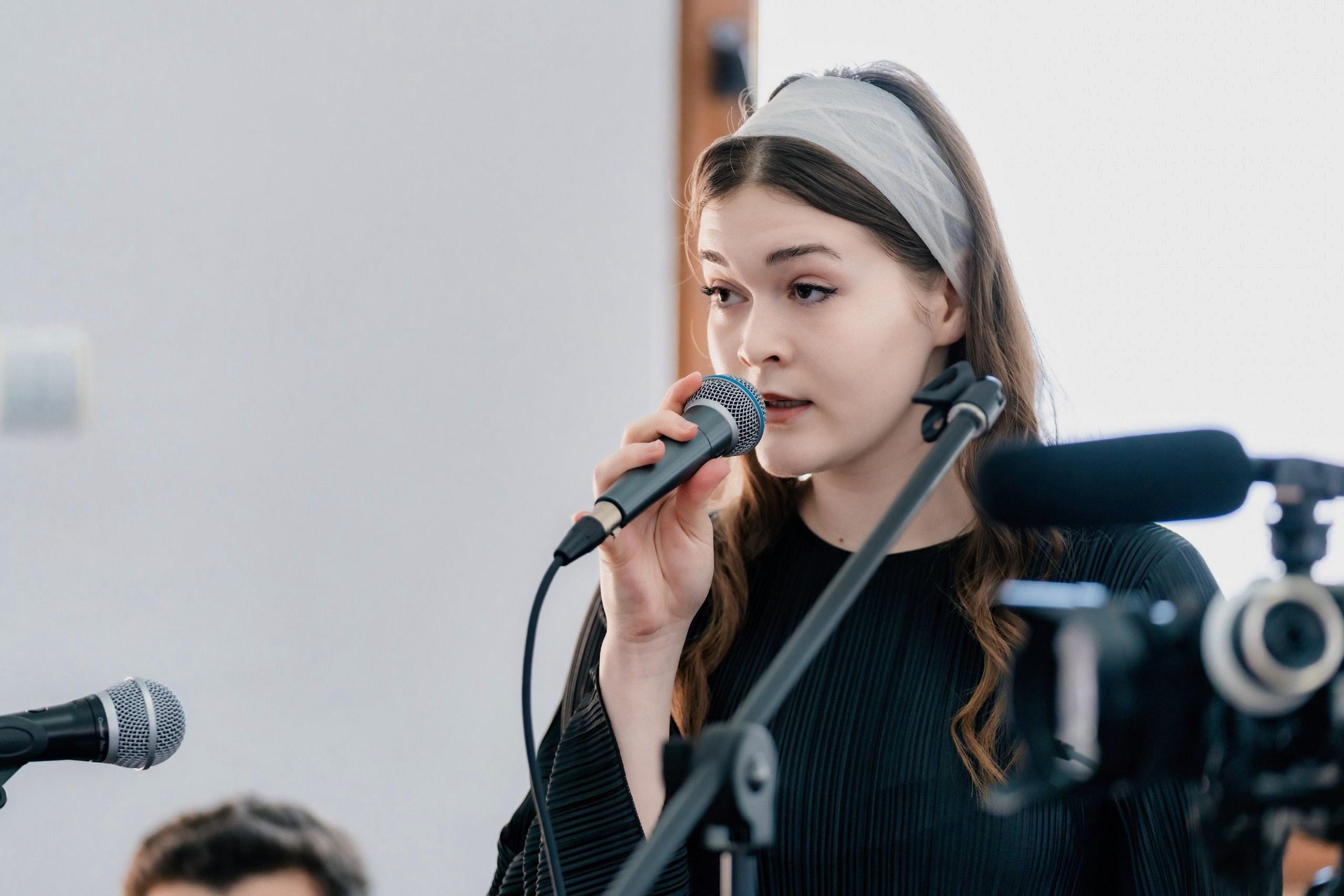 Fotograf nuntă Târgu Neamț – Samuel și Roxana, fotografie autentică realizată de AlinoFotoStudio 2. Fotograf nuntă Iași, Bacău, Suceava și Botoșani – Alin Chirilă surprinzând momente reale de nuntă 3. Fotografie de nuntă cu emoție și credință – AlinoFotoStudio, fotograf povestitor 4. Fotograf profesionist nuntă în Moldova – cadre naturale și pline de emoție 5. Alin Chirilă fotograf nuntă – poveste reală surprinsă prin fotografie 6. Fotograf nuntă cu stil documentar – momente autentice din ziua nunții Pregătiri mireasă acasă – fotografie naturală realizată de Alin Chirilă fotograf nuntă 8. Detalii din ziua nunții – fotograf nuntă Iași și Botoșani, AlinoFotoStudio 9. Emoții din dimineața nunții – fotograf profesionist Moldova 10. Cadre autentice din pregătiri – fotograf nuntă Suceava și Bacău Ceremonie religioasă nuntă – moment emoționant surprins de fotograf Alin Chirilă 12. Nuntă cu valori creștine – fotografie din biserică realizată cu discreție 13. Rugăciune și emoție în ziua nunții – fotograf nuntă Târgu Neamț 14. Legământ în fața lui Dumnezeu – fotografie de nuntă autentică 15. Fotograf nuntă biserică – momente sincere și pline de semnificație Petrecere de nuntă – cadre naturale realizate de AlinoFotoStudio 17. Bucurie și dans la nuntă – fotograf nuntă Iași și împrejurimi 18. Momente autentice de la restaurant – fotograf nuntă Bacău Suceava 19. Atmosferă de nuntă surprinsă discret – Alin Chirilă fotograf -AlinoFotoStudio – fotograf nuntă cu abordare naturală și emoțională 21. Alin Chirilă fotograf – povestitor prin fotografie de nuntă 22. Fotograf nuntă în Moldova – stil documentar și autentic 23. Fotografie de nuntă sinceră și elegantă – AlinoFotoStudio- Fotograf nuntă Iași Bacău Suceava Botoșani – Alin Chirilă AlinoFotoStudio 26. Fotograf nuntă Târgu Neamț și Moldova – fotografie profesională de eveniment 27. Fotograf nuntă cu valori creștine și stil documentar – AlinoFotoStudio - Alin Chirilă – AlinoFotoStudio Fotograf nuntă Iași • Bacău • Suceava • Botoșani - Samuel & Roxana, Târgu Neamț -Momente reale, trăite sincer și păstrate pentru totdeauna.