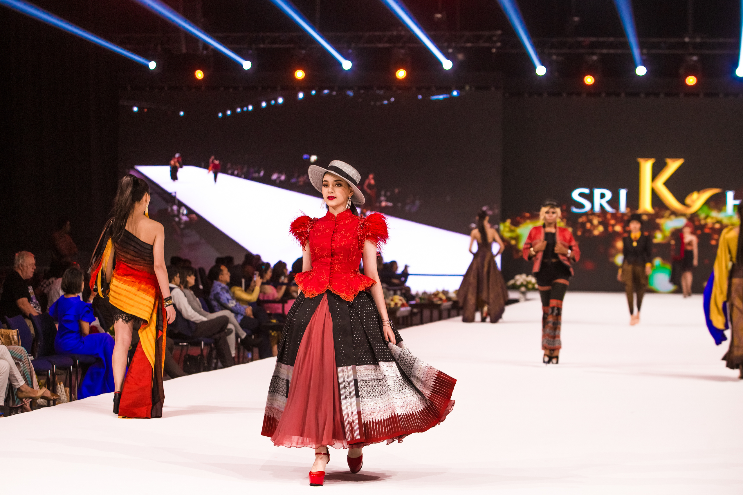 Fashion show. Photographer in Dubai Dmitry Gromov