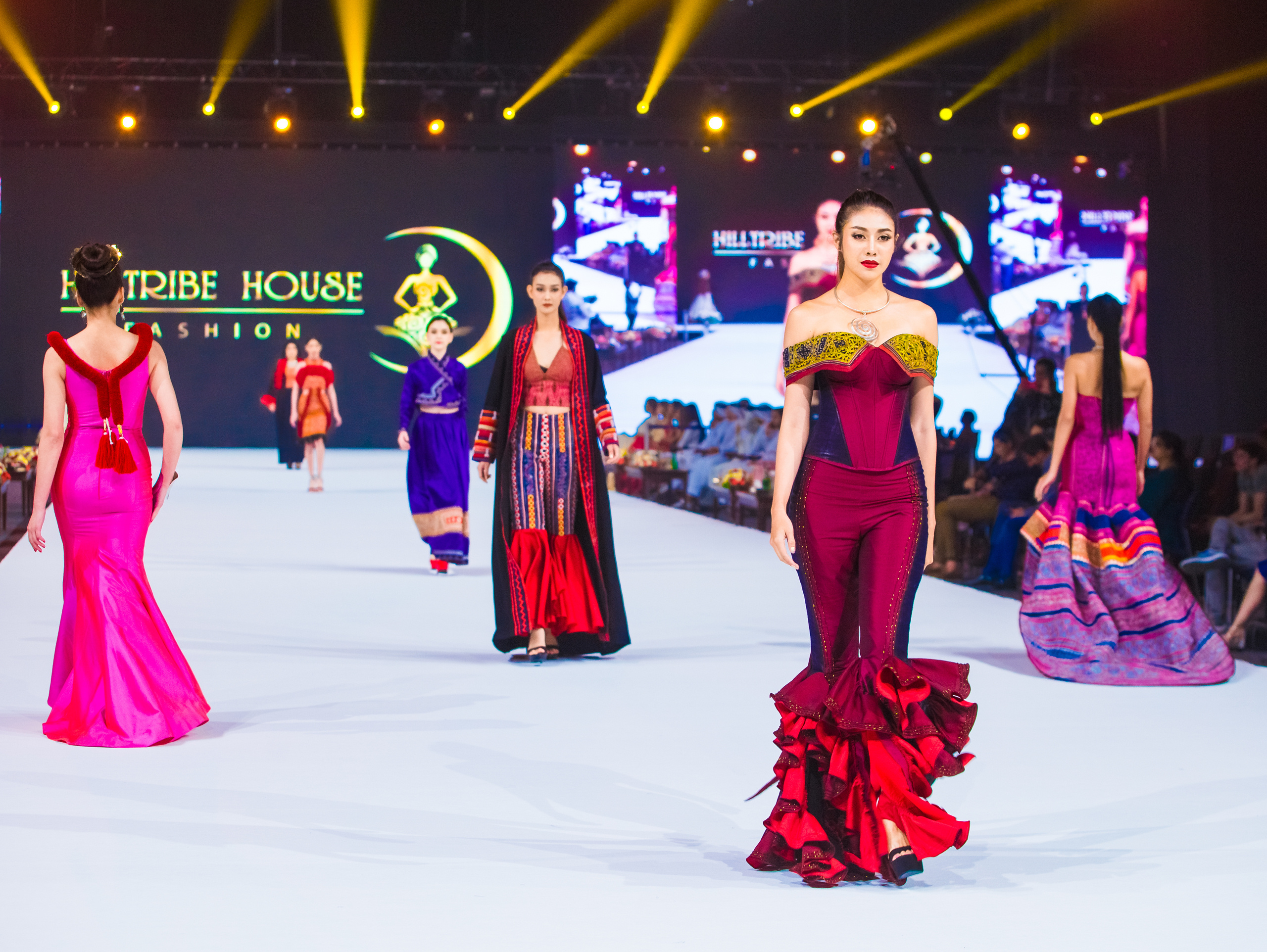 Fashion show. Photographer in Dubai Dmitry Gromov