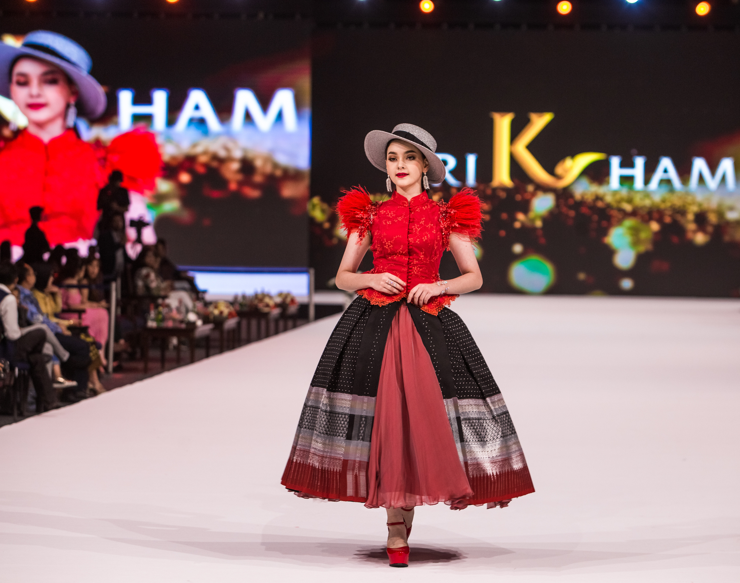 Fashion show. Photographer in Dubai Dmitry Gromov