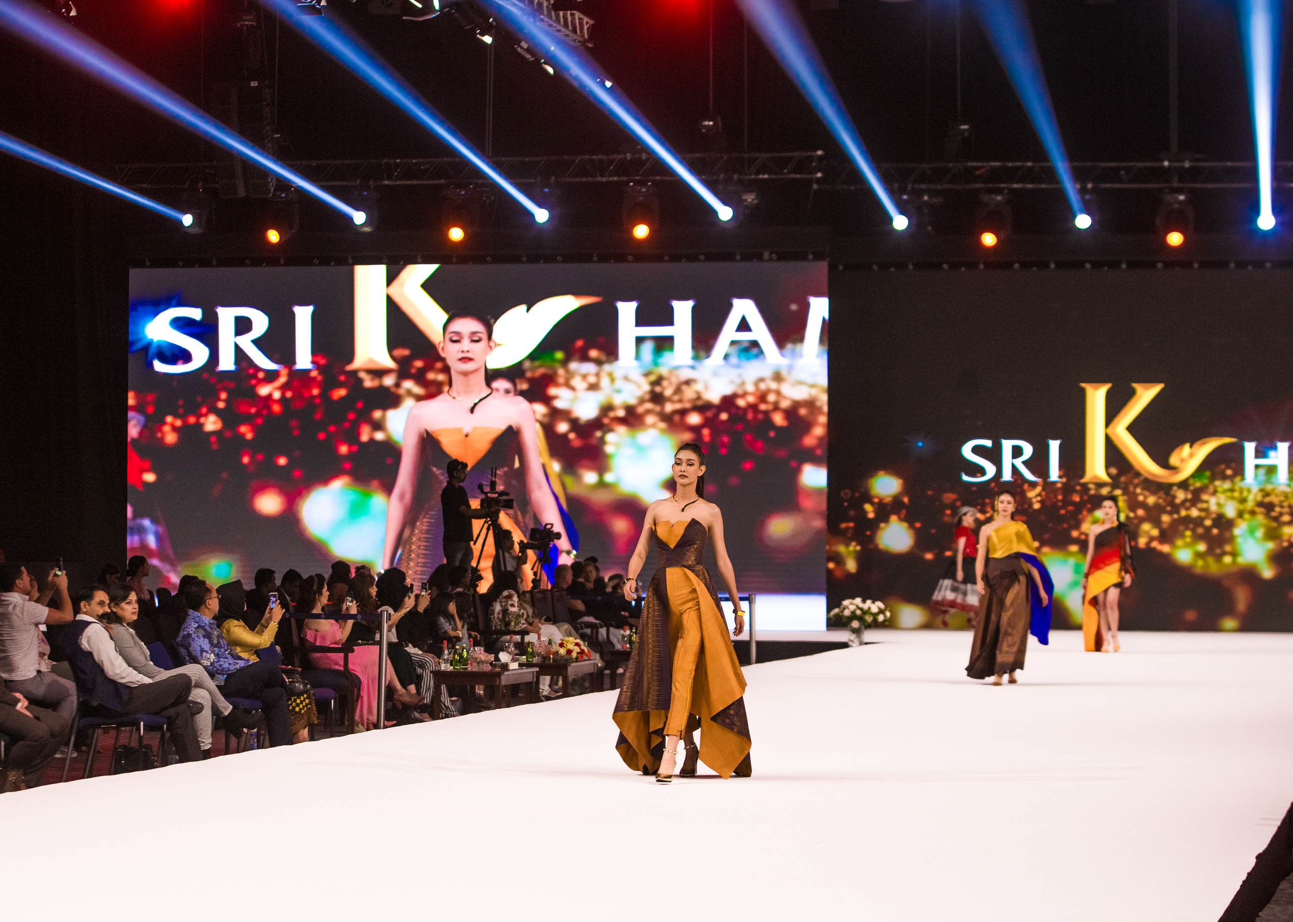 Fashion show. Photographer in Dubai Dmitry Gromov