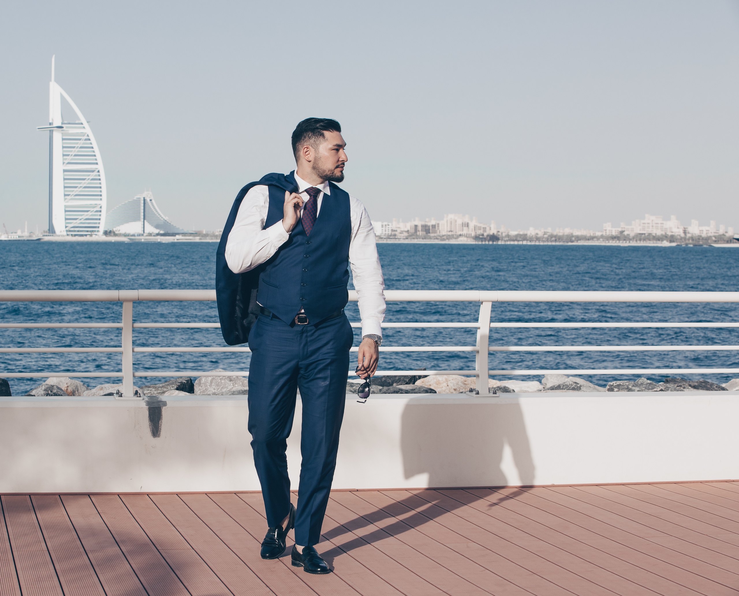 Photo session in dubai for a real estate agent. Photographer in Dubai Dmitry Gromov