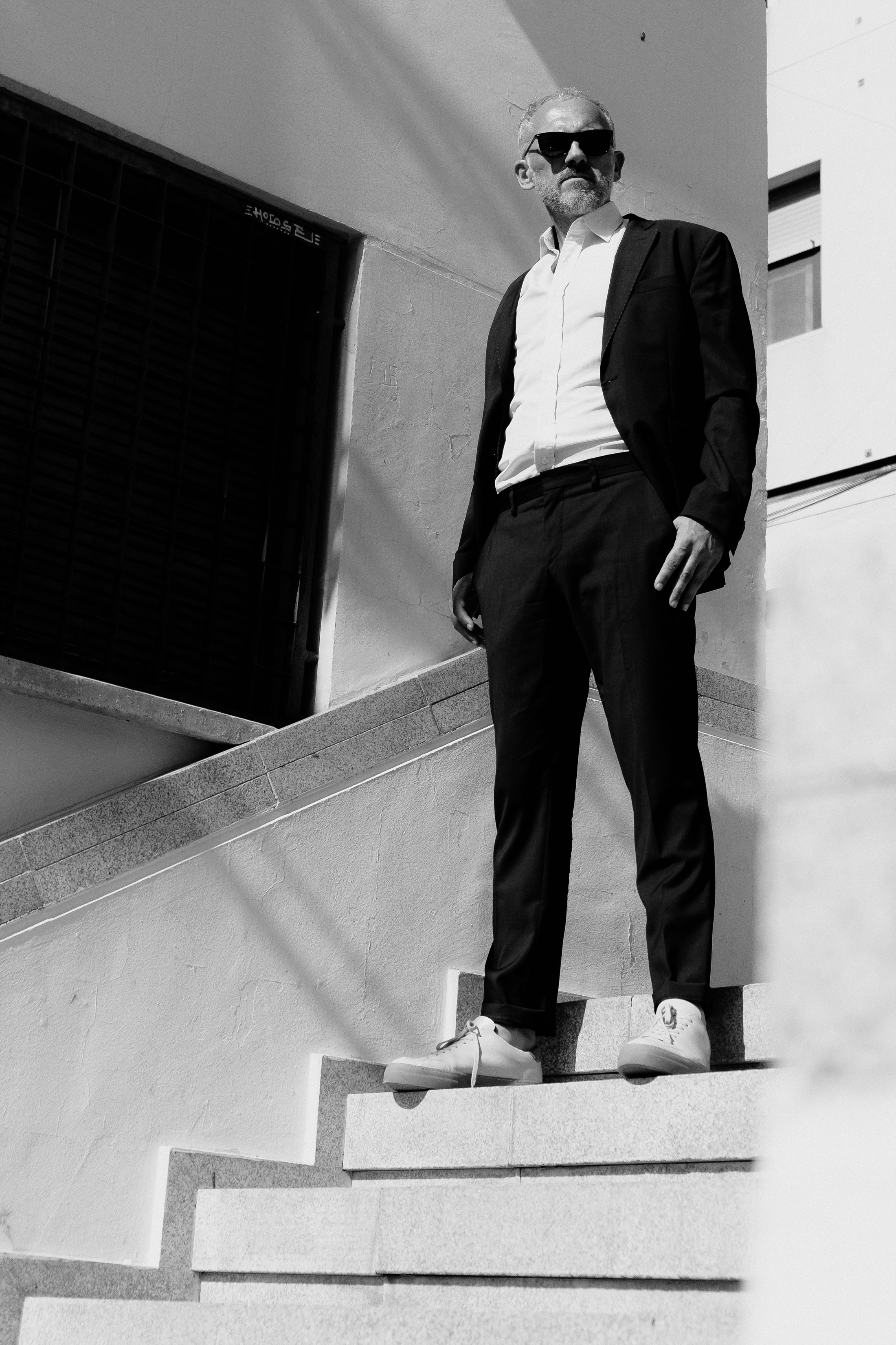 Портретная фотосессия музыканта Robert Skarsbakk в старом городе Аликанте для обложки альбома — Фотограф Андрей Луковников