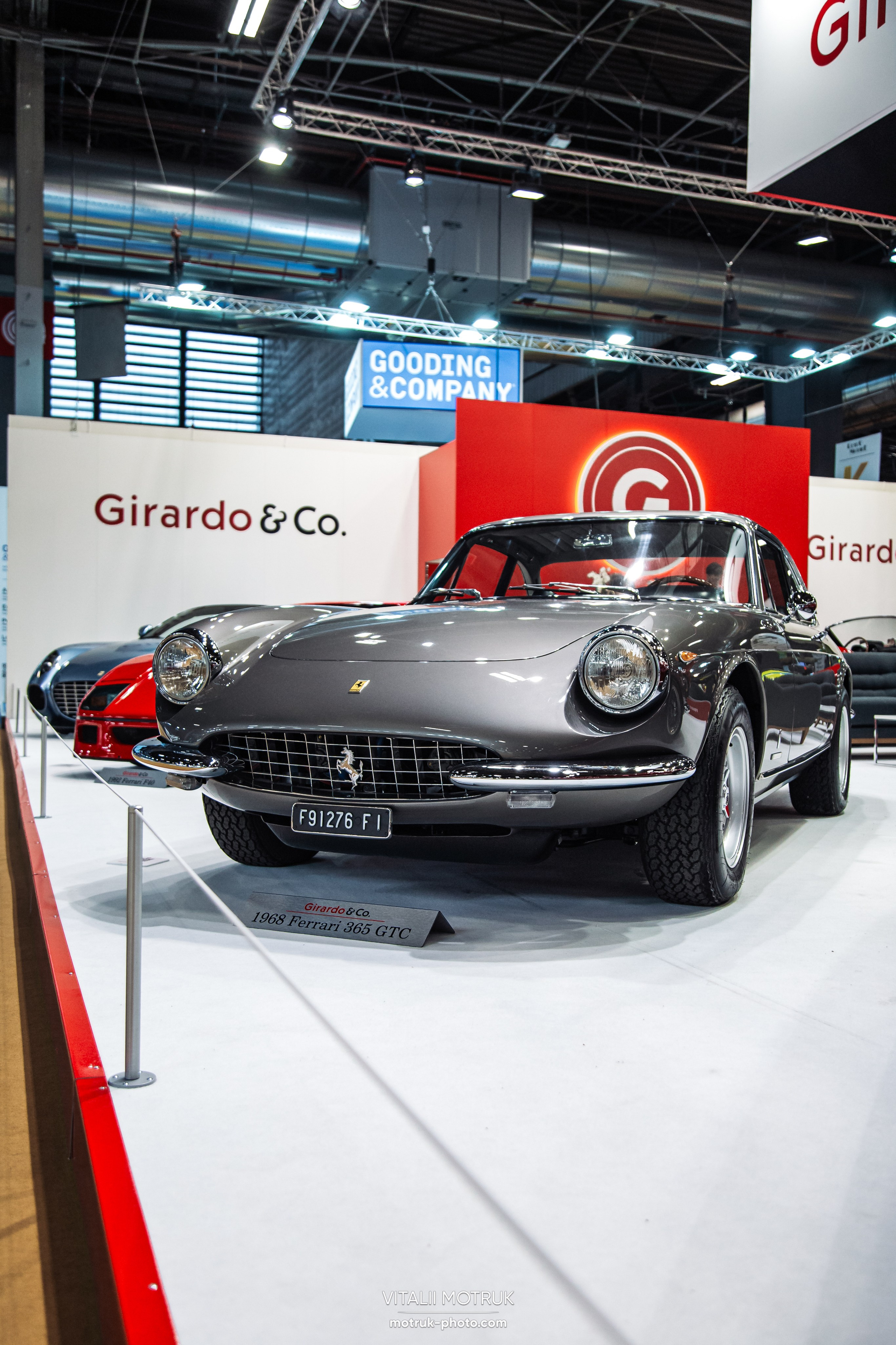 Retromobile 2023. Photographe de voitures à Paris — Vitalii Motruk