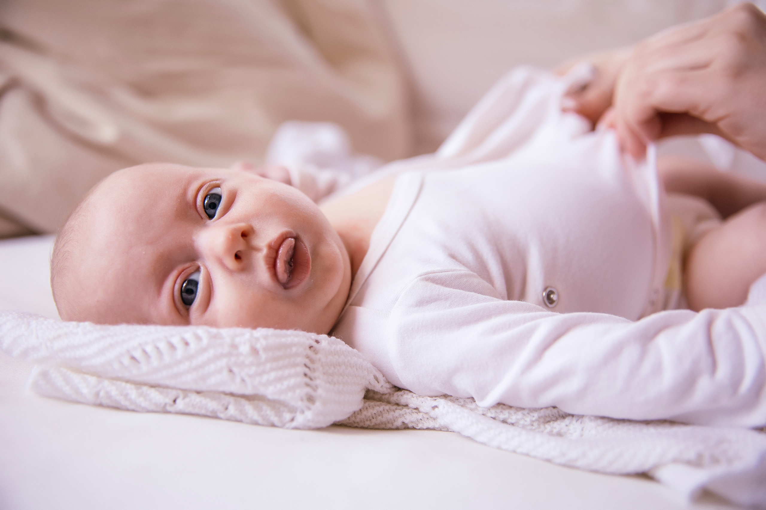 Prijs lifestyle newbornshoot. Familie en huwelijksfotograaf in Zwolle Overijssel