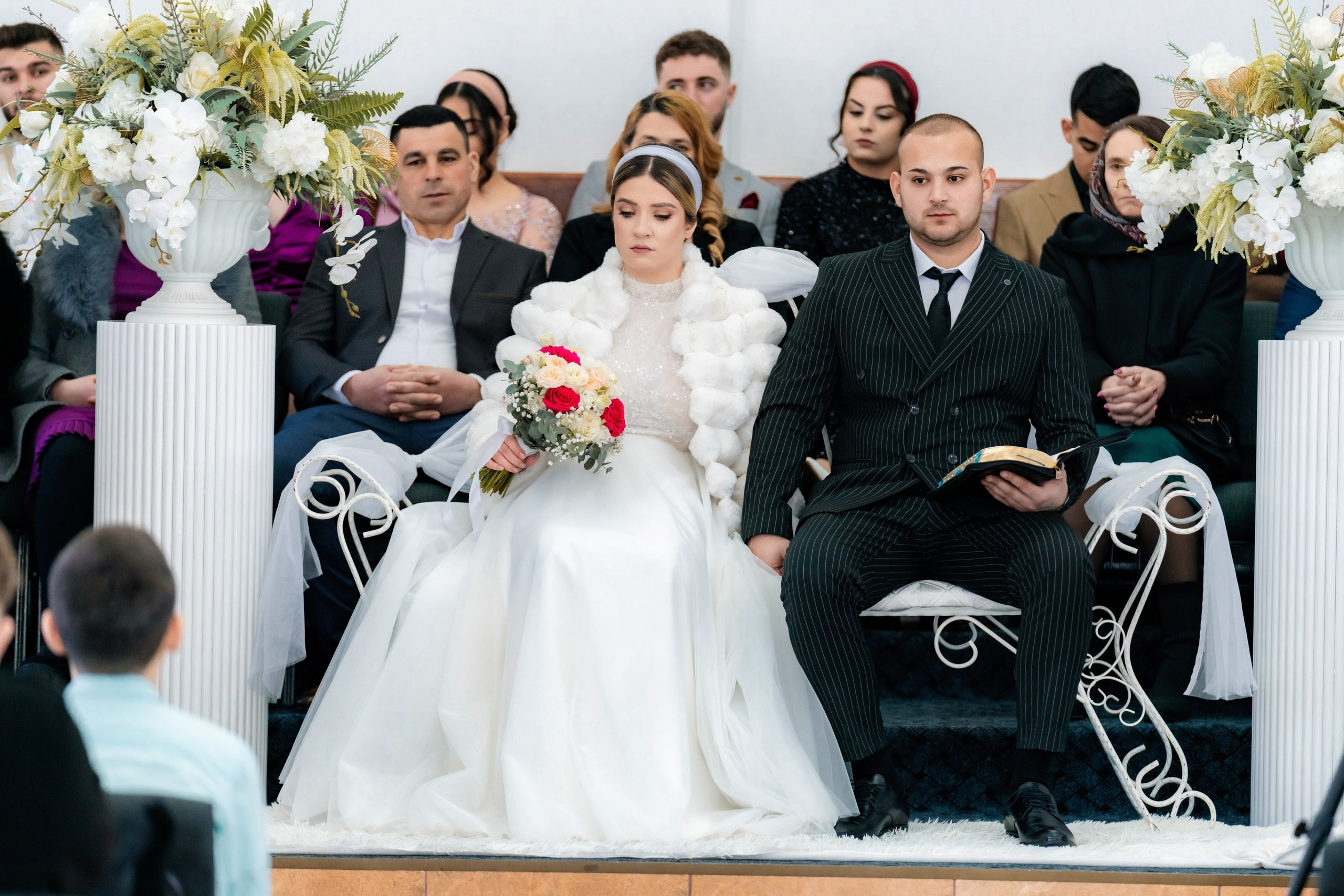 Fotograf nuntă Târgu Neamț – Samuel și Roxana, fotografie autentică realizată de AlinoFotoStudio 2. Fotograf nuntă Iași, Bacău, Suceava și Botoșani – Alin Chirilă surprinzând momente reale de nuntă 3. Fotografie de nuntă cu emoție și credință – AlinoFotoStudio, fotograf povestitor 4. Fotograf profesionist nuntă în Moldova – cadre naturale și pline de emoție 5. Alin Chirilă fotograf nuntă – poveste reală surprinsă prin fotografie 6. Fotograf nuntă cu stil documentar – momente autentice din ziua nunții Pregătiri mireasă acasă – fotografie naturală realizată de Alin Chirilă fotograf nuntă 8. Detalii din ziua nunții – fotograf nuntă Iași și Botoșani, AlinoFotoStudio 9. Emoții din dimineața nunții – fotograf profesionist Moldova 10. Cadre autentice din pregătiri – fotograf nuntă Suceava și Bacău Ceremonie religioasă nuntă – moment emoționant surprins de fotograf Alin Chirilă 12. Nuntă cu valori creștine – fotografie din biserică realizată cu discreție 13. Rugăciune și emoție în ziua nunții – fotograf nuntă Târgu Neamț 14. Legământ în fața lui Dumnezeu – fotografie de nuntă autentică 15. Fotograf nuntă biserică – momente sincere și pline de semnificație Petrecere de nuntă – cadre naturale realizate de AlinoFotoStudio 17. Bucurie și dans la nuntă – fotograf nuntă Iași și împrejurimi 18. Momente autentice de la restaurant – fotograf nuntă Bacău Suceava 19. Atmosferă de nuntă surprinsă discret – Alin Chirilă fotograf -AlinoFotoStudio – fotograf nuntă cu abordare naturală și emoțională 21. Alin Chirilă fotograf – povestitor prin fotografie de nuntă 22. Fotograf nuntă în Moldova – stil documentar și autentic 23. Fotografie de nuntă sinceră și elegantă – AlinoFotoStudio- Fotograf nuntă Iași Bacău Suceava Botoșani – Alin Chirilă AlinoFotoStudio 26. Fotograf nuntă Târgu Neamț și Moldova – fotografie profesională de eveniment 27. Fotograf nuntă cu valori creștine și stil documentar – AlinoFotoStudio - Alin Chirilă – AlinoFotoStudio Fotograf nuntă Iași • Bacău • Suceava • Botoșani - Samuel & Roxana, Târgu Neamț -Momente reale, trăite sincer și păstrate pentru totdeauna.