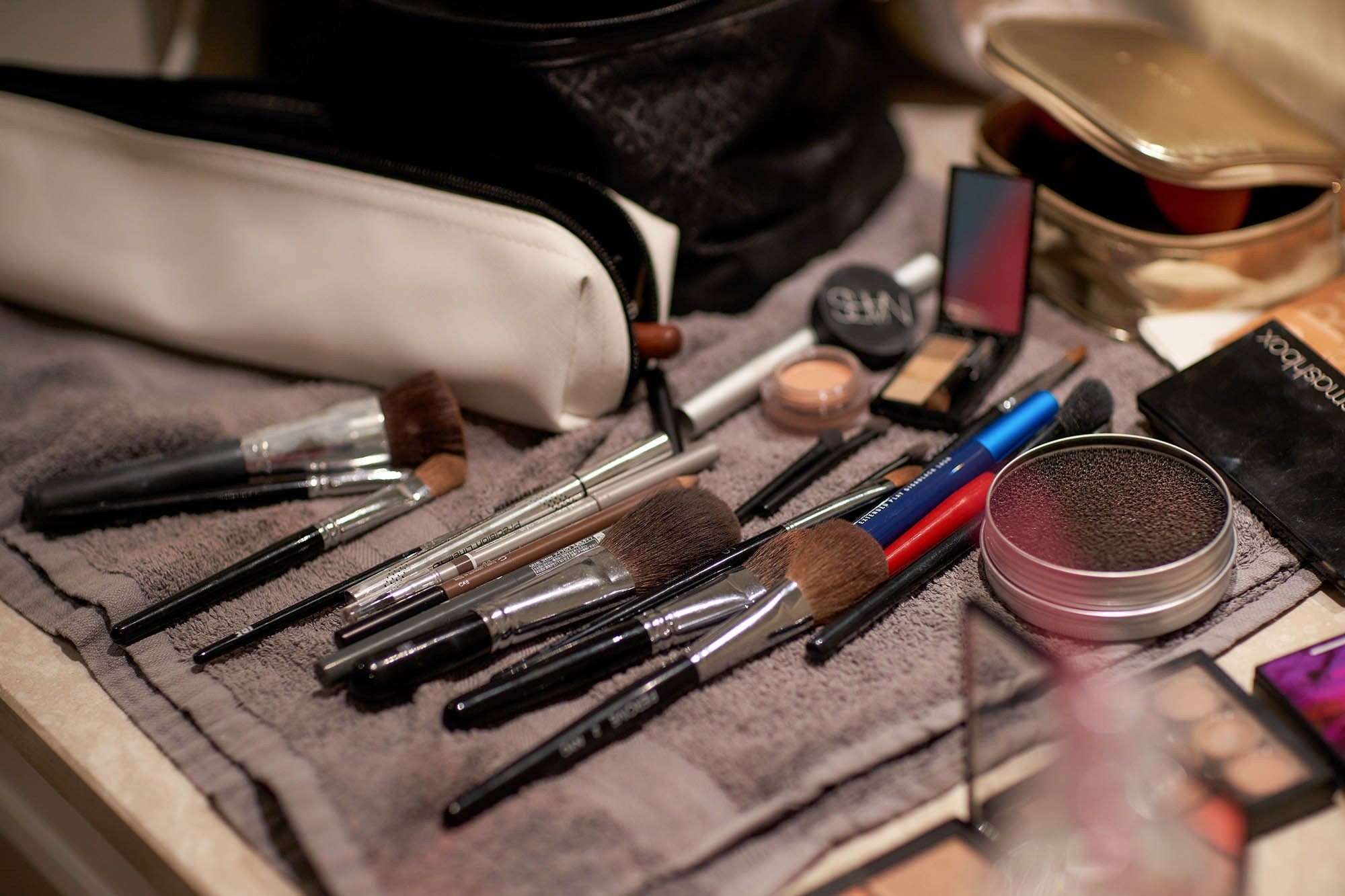 Makeup and hair artist tools in bridal suite Palais Coburg.