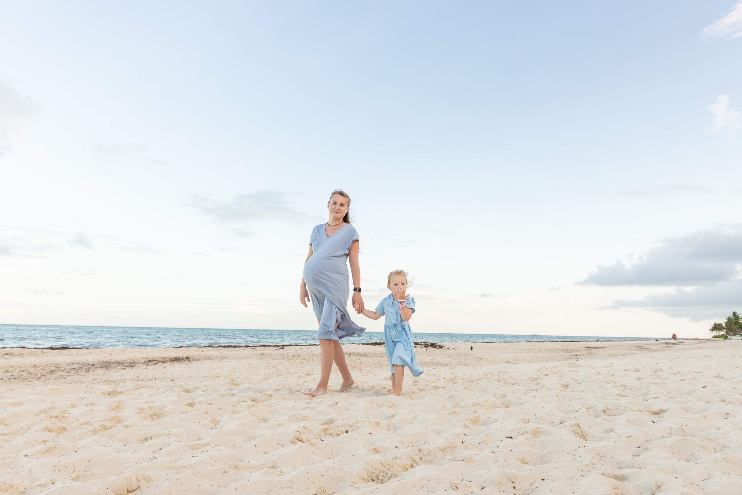 Sesión de Fotos Familiar de Embarazo: La Espera de un Nuevo Milagro. FOTÓGRAFO MÉXICO QUINTANA ROO