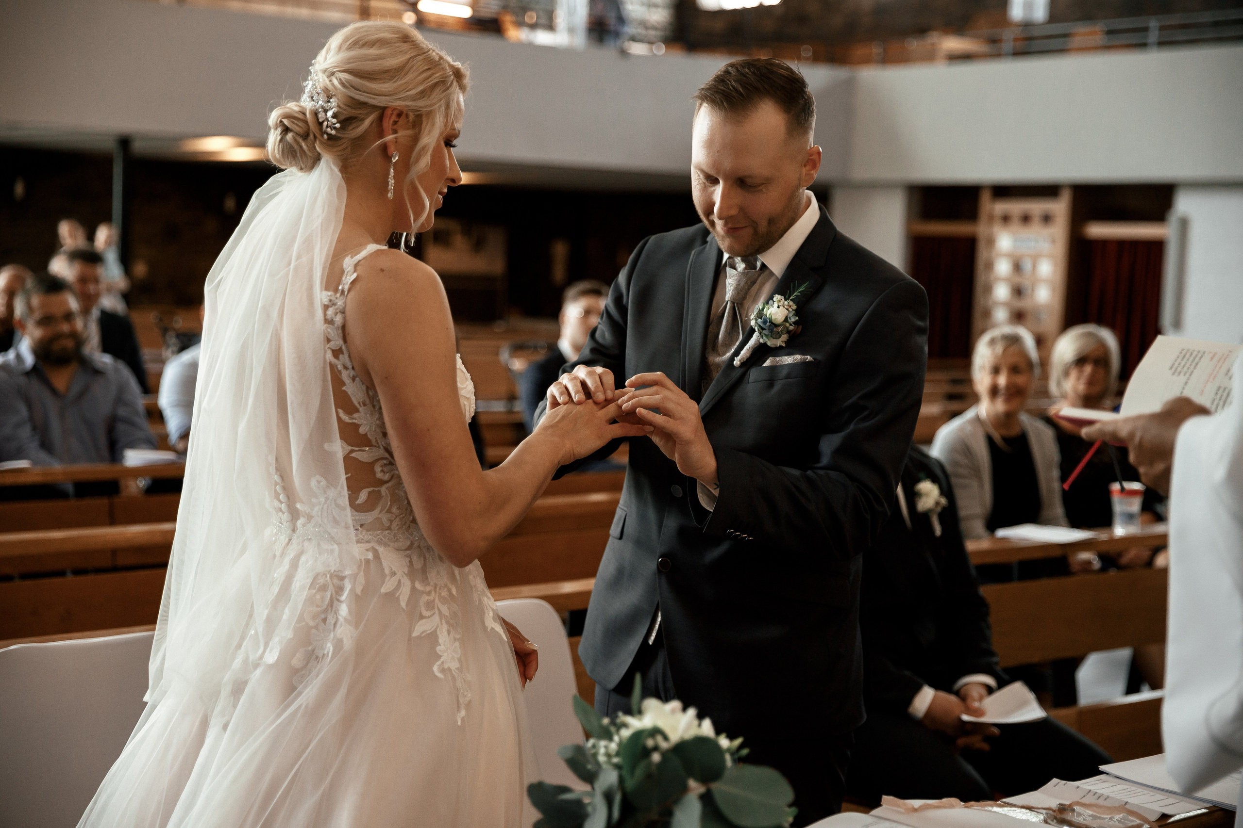 Kirchliche Hochzeit in Herborn. Fotograf NRW aus Wickede Ruhr, Milla Kunst