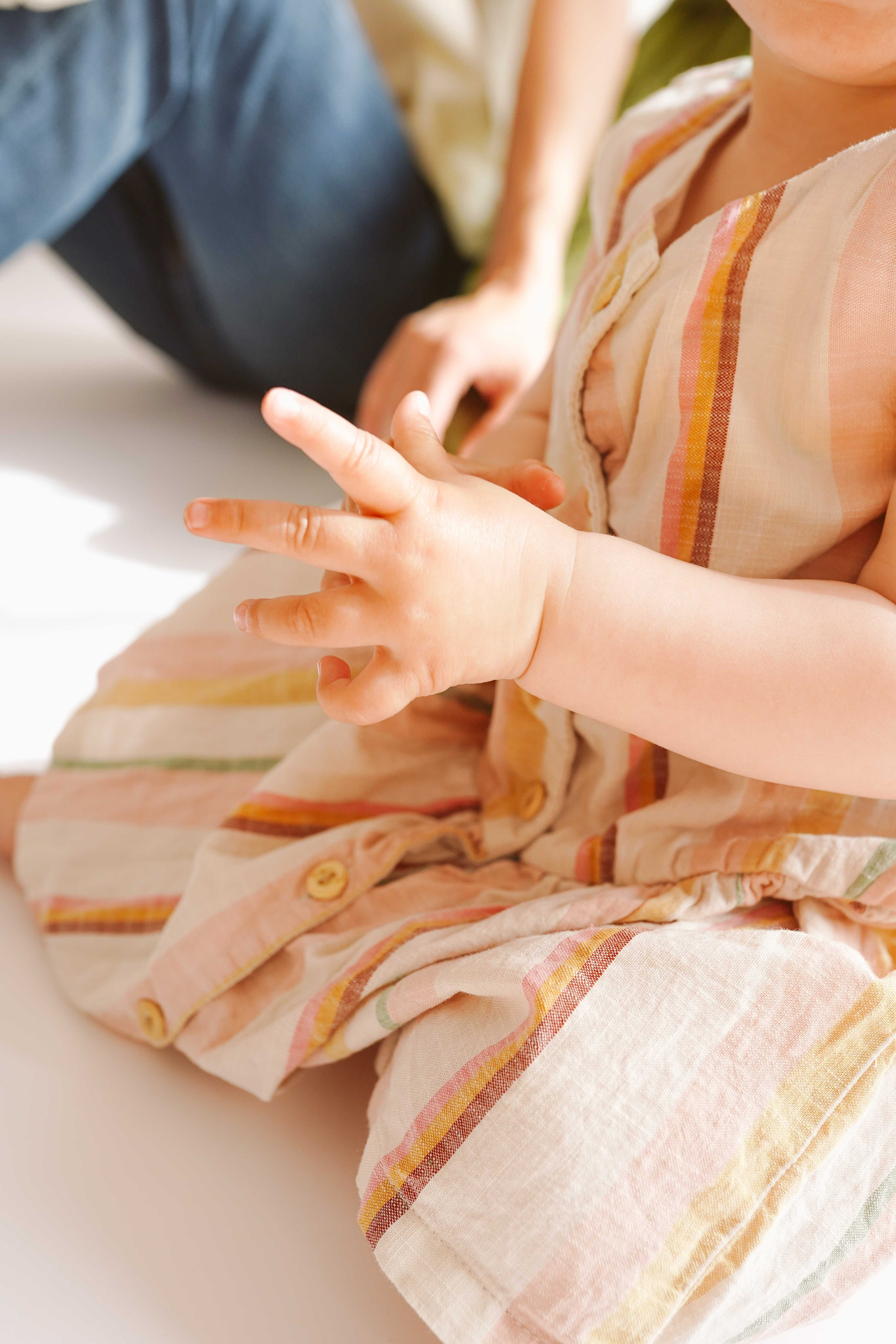 Aniversare. Madalina Beda- Artist vizual, fotograf, doula la nastere, consultant babywearing Brasov si in toata tara