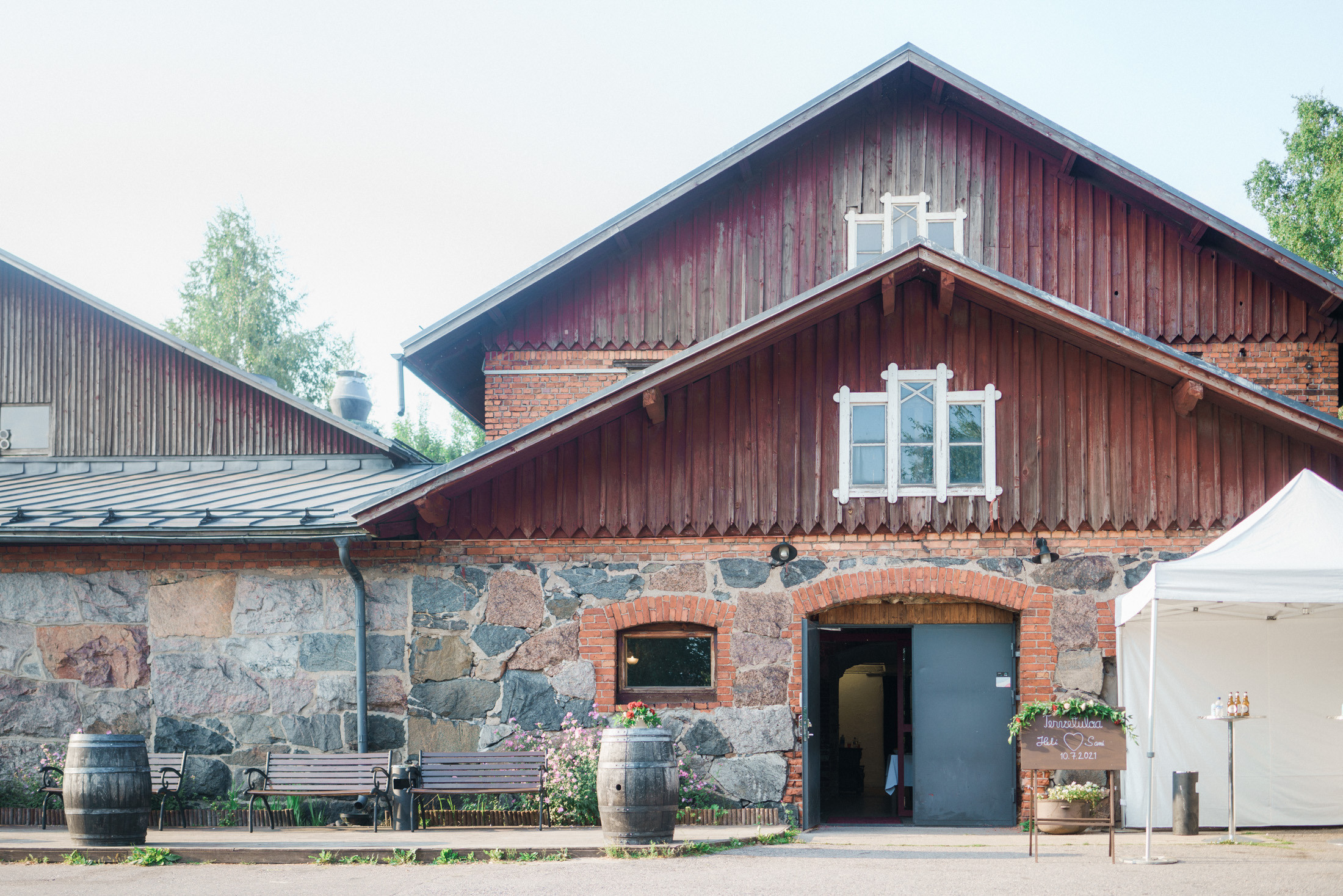 Agroksenmäen kellari hääkuvaus