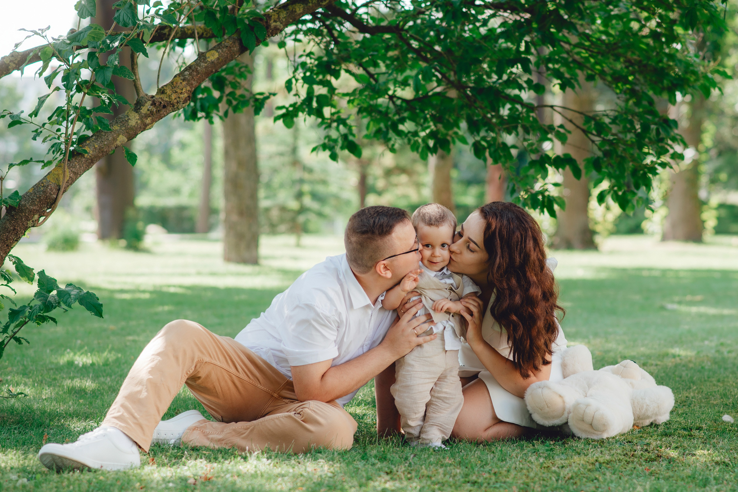 Krikštynos, krikštas, krikštynų fotosesija, ceremonija, bažnyčia krikštynų pasiruošimo fotografavimas. Krikštynų fotografas Vilnius Trakai kaina krikštynų fotografavimas fotografė personal.lt photogrpahy kainos šeima, vaikai profesionali natūrali meninė reportažinė klasikinė fotosesija, krikštynų fotosesija gamtoje