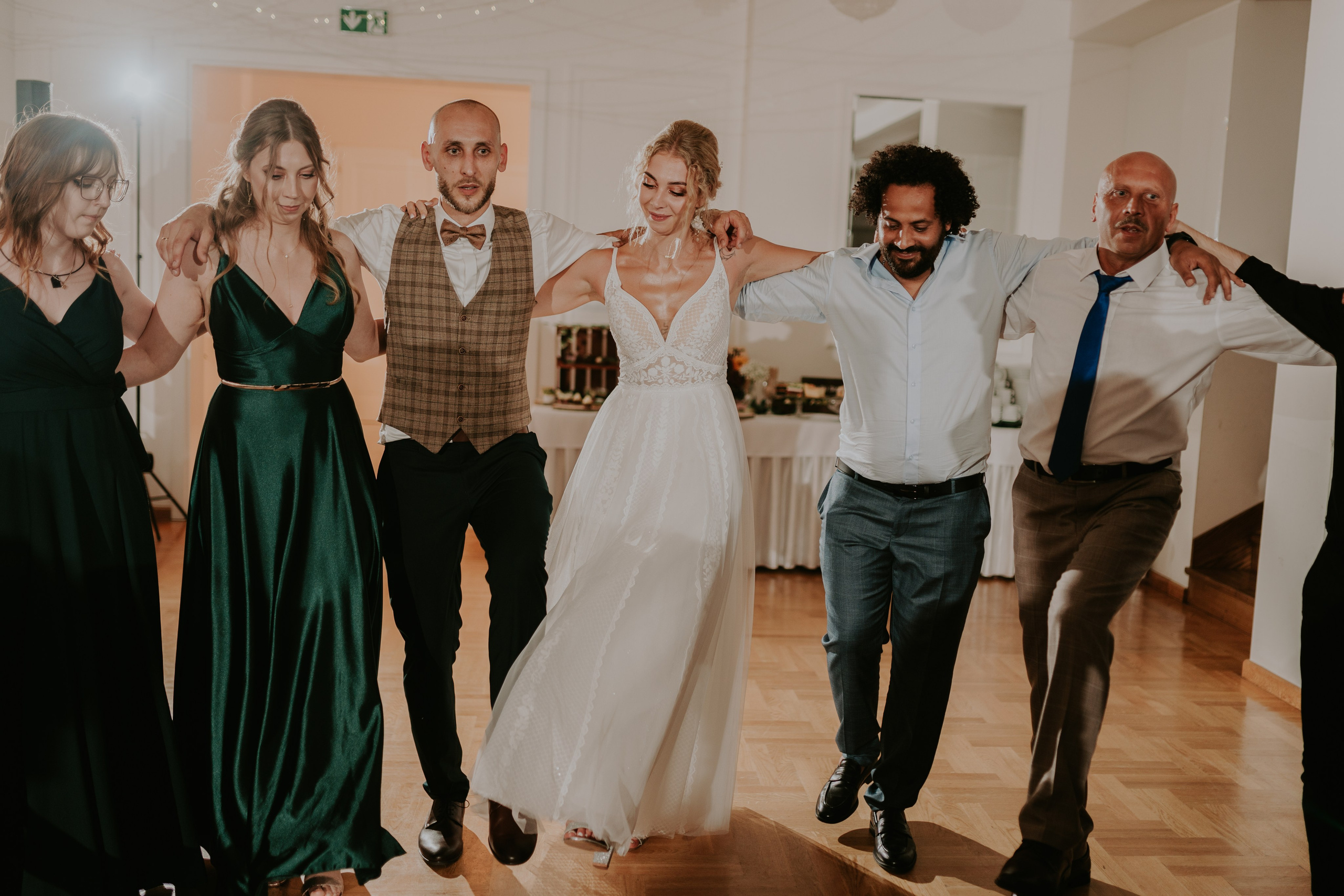 Dwór Wierzbno: plenerowy ślub pod wierzbą. Karkowskafoto - fotografia miłości