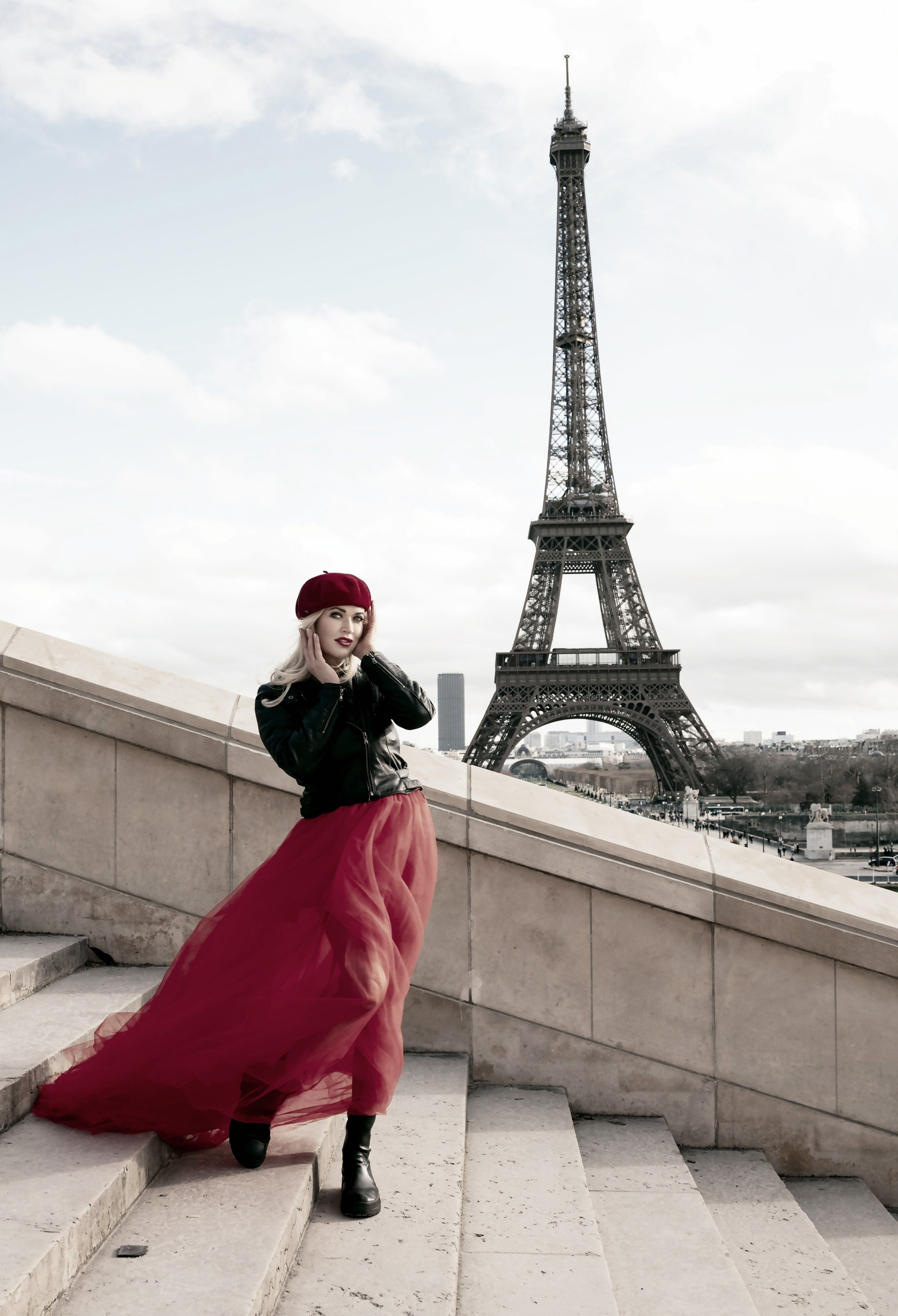 Street photoshoot in Paris. Alina Tagzieva- a photograper in Paris