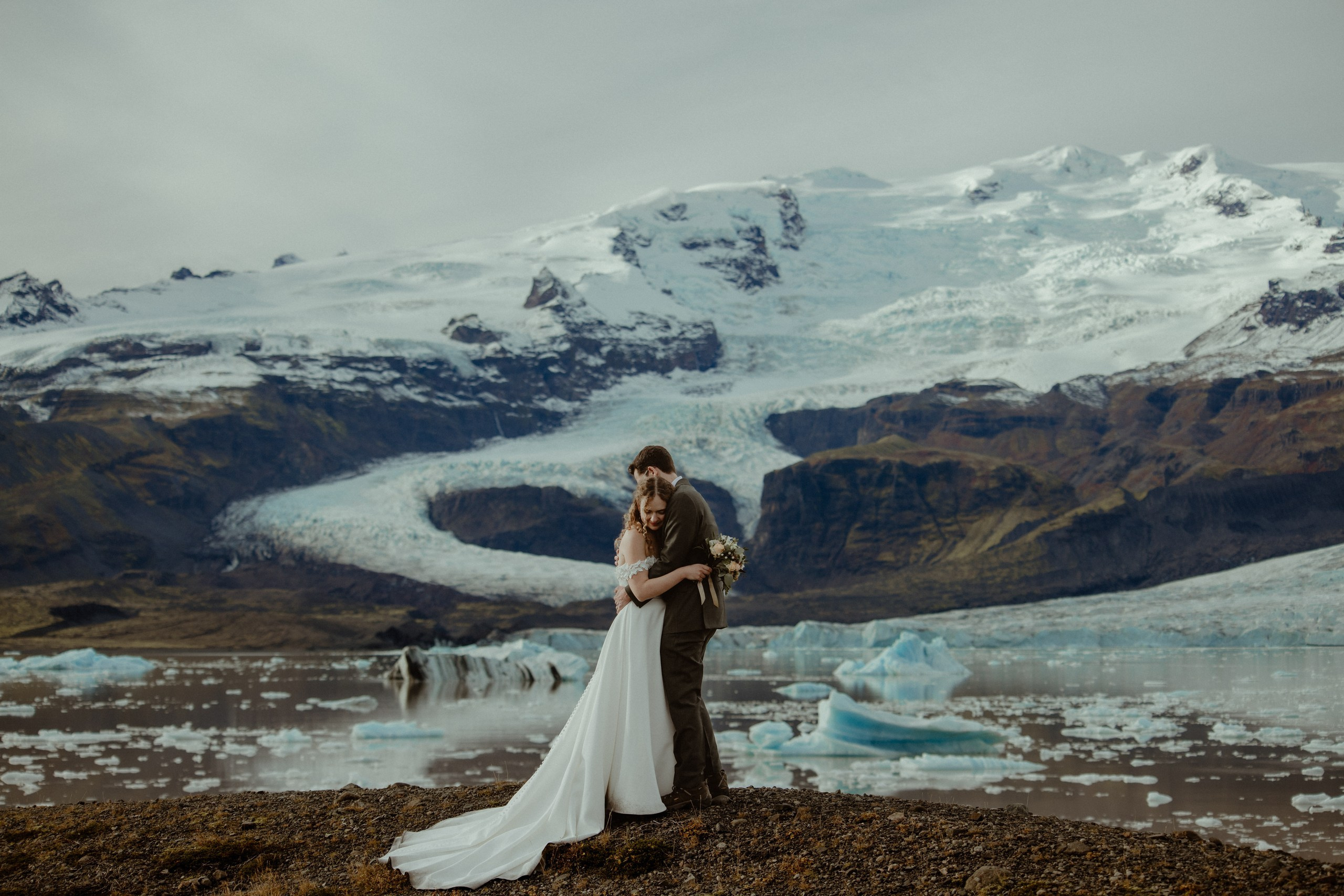What to pack for Iceland elopement: ultimate Iceland elopement packing list. Iceland elopement photographer & videographer