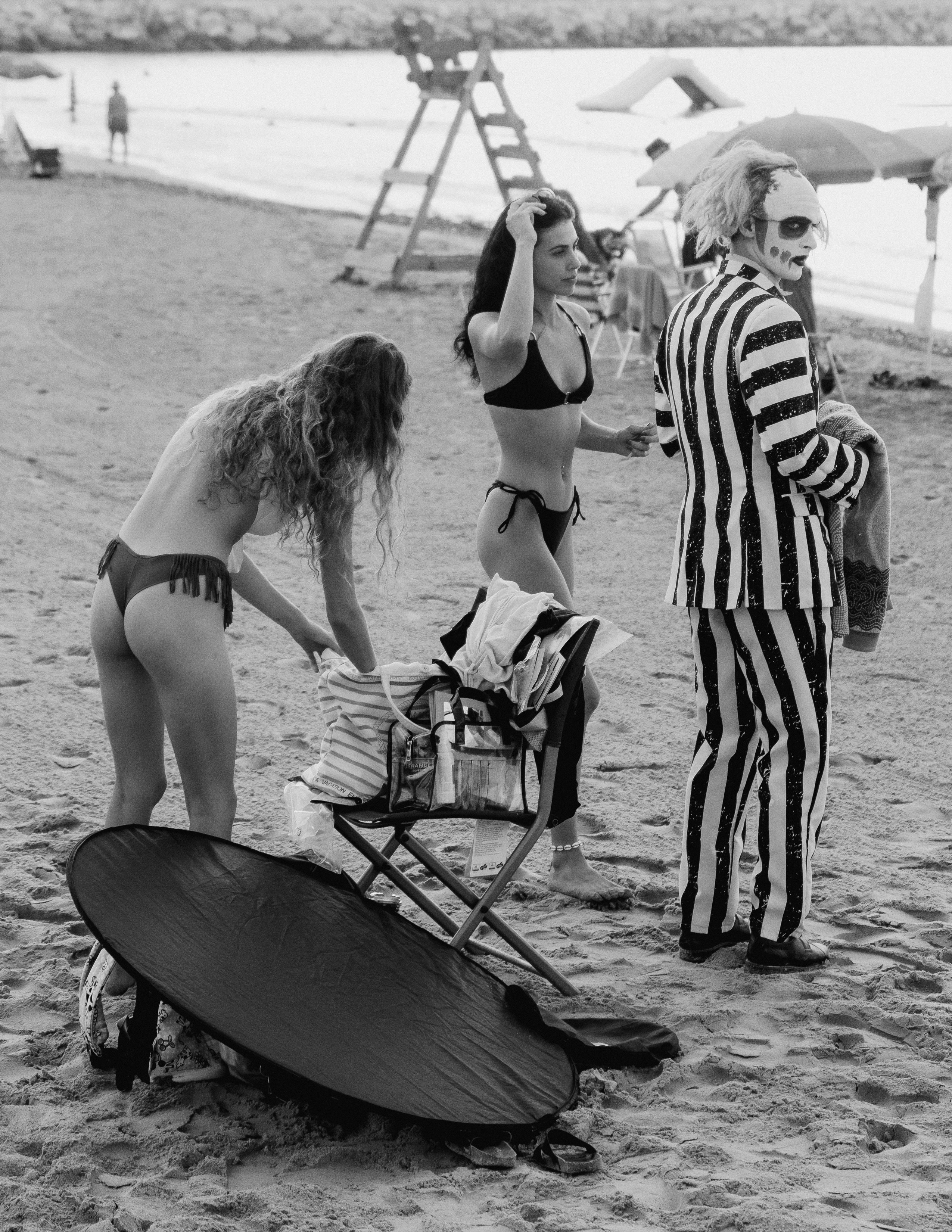 Beetlejuice на море: Экспериментальная фотосессия с цирковыми артистами — Фотограф Андрей Луковников