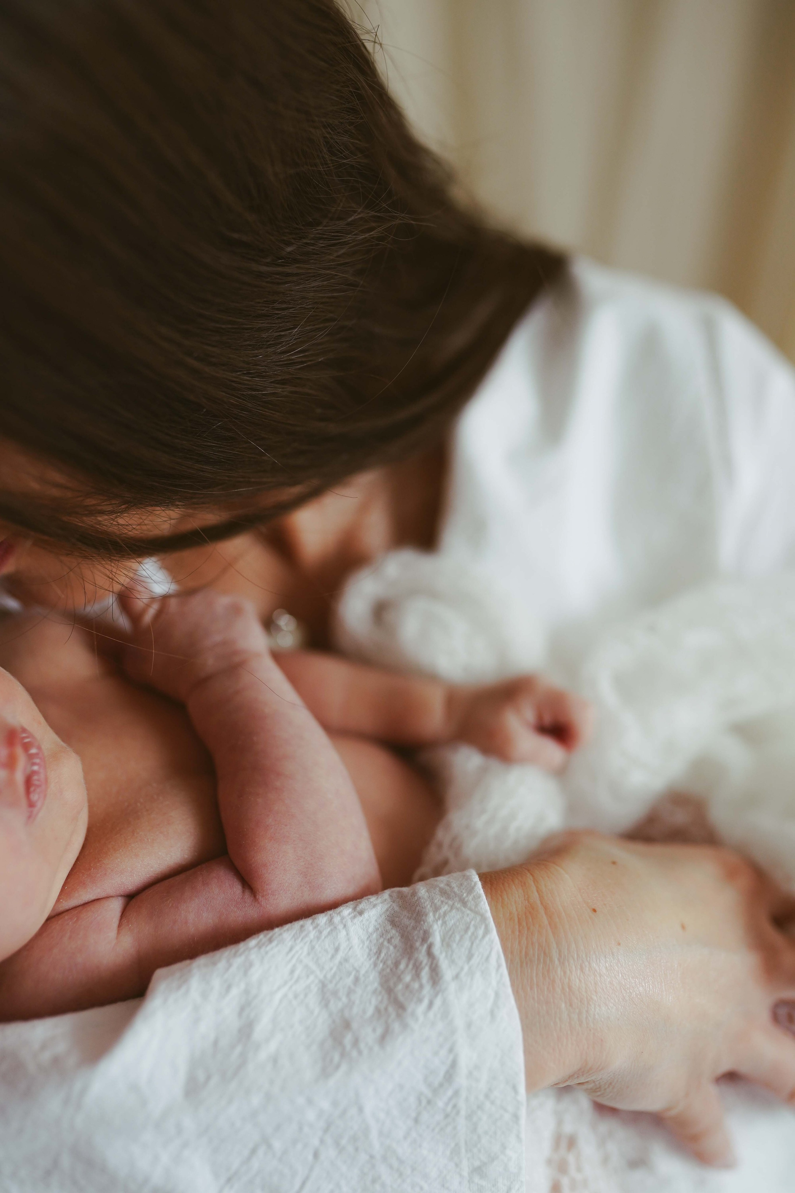 Inspira sesiune foto nou-nascut. Madalina Beda- Artist vizual, fotograf, doula la nastere, consultant babywearing Brasov si in toata tara