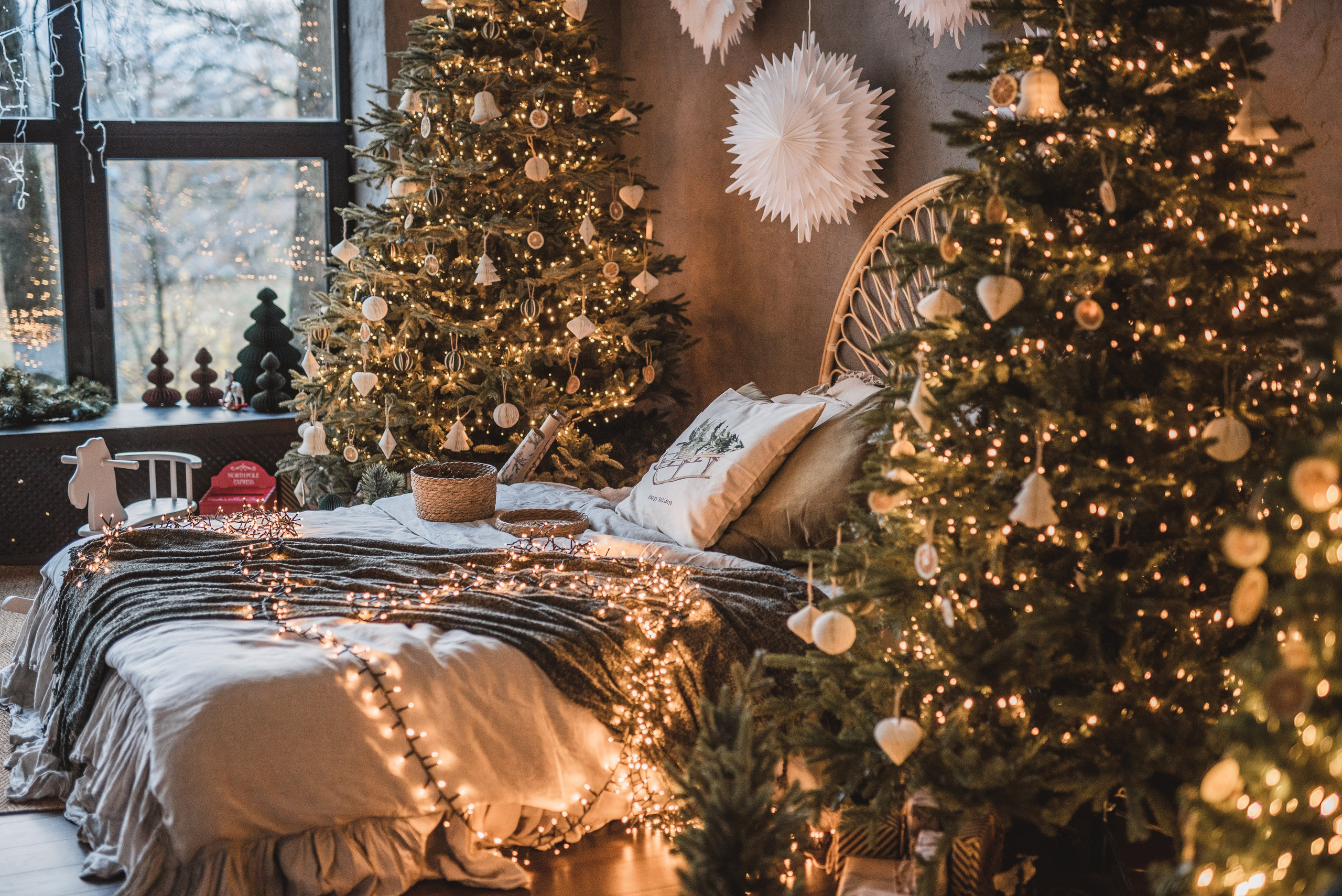 Fotostudijas Ziemassvētku Dekors – Maģiska svētku fotosesijas atmosfēra Rīgā. Fotostudija VEF Rīga