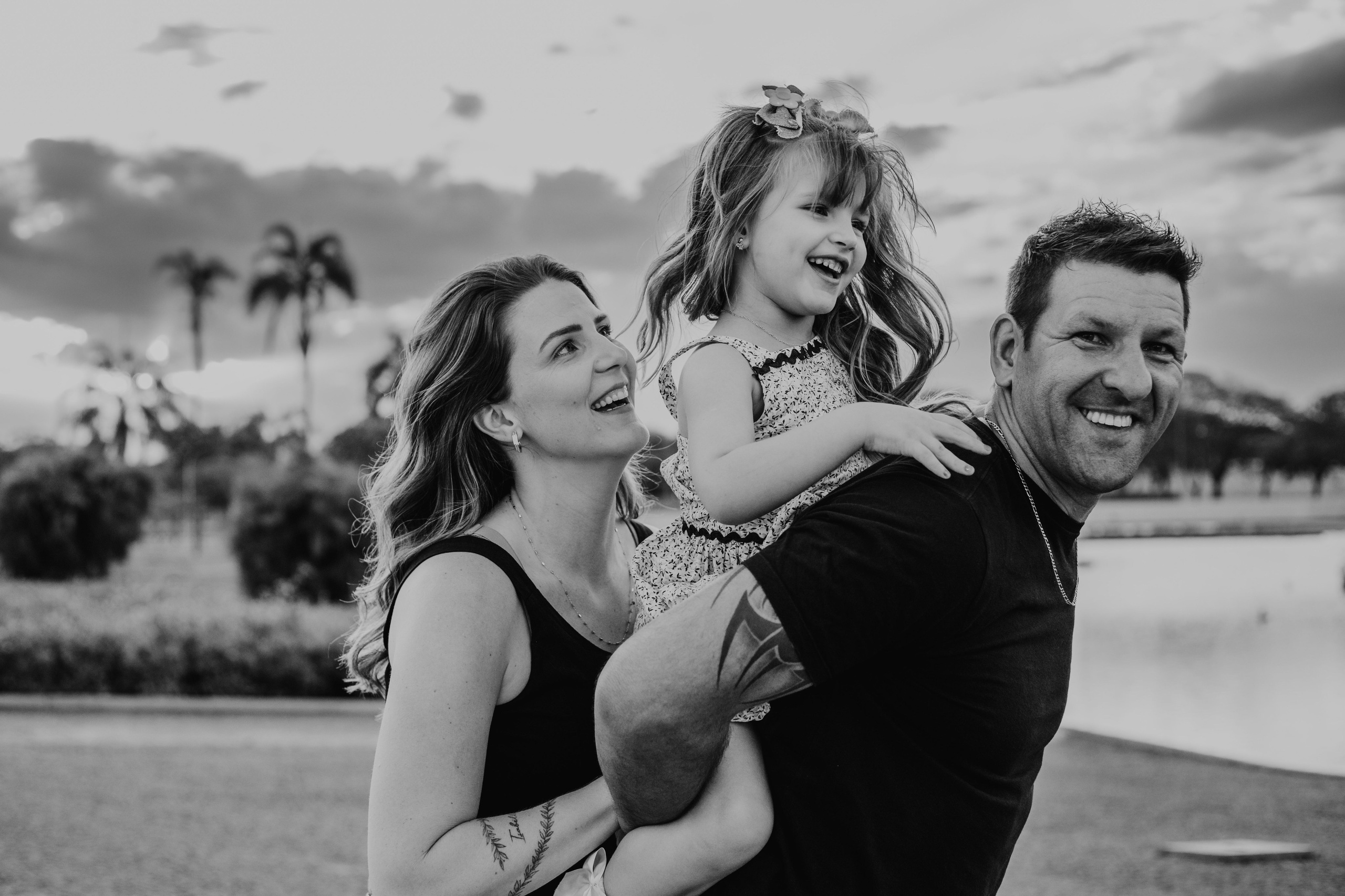 Ensaio família com brincadeiras ao ar livre