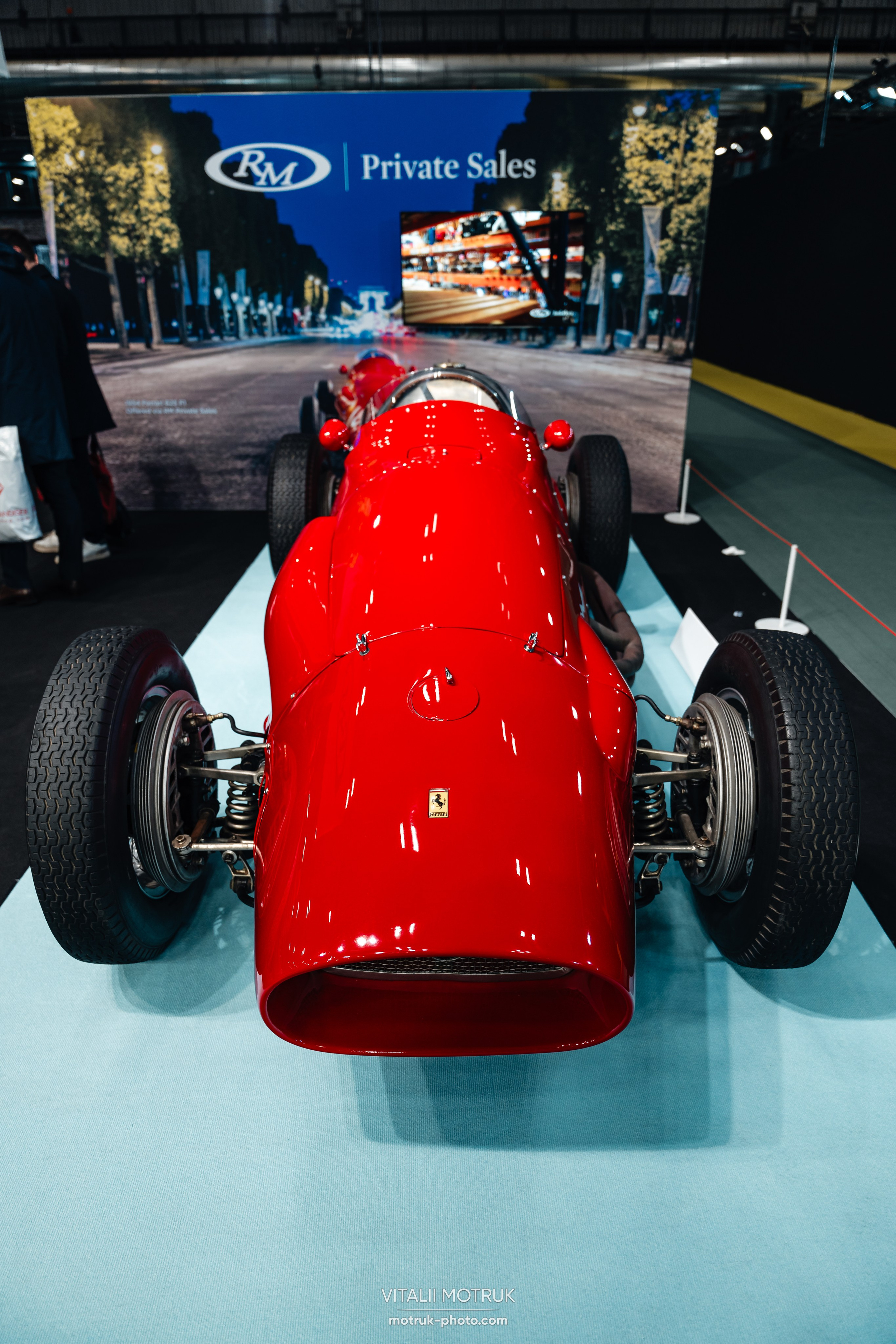 Retromobile-2024. Photographe de voitures à Paris — Vitalii Motruk
