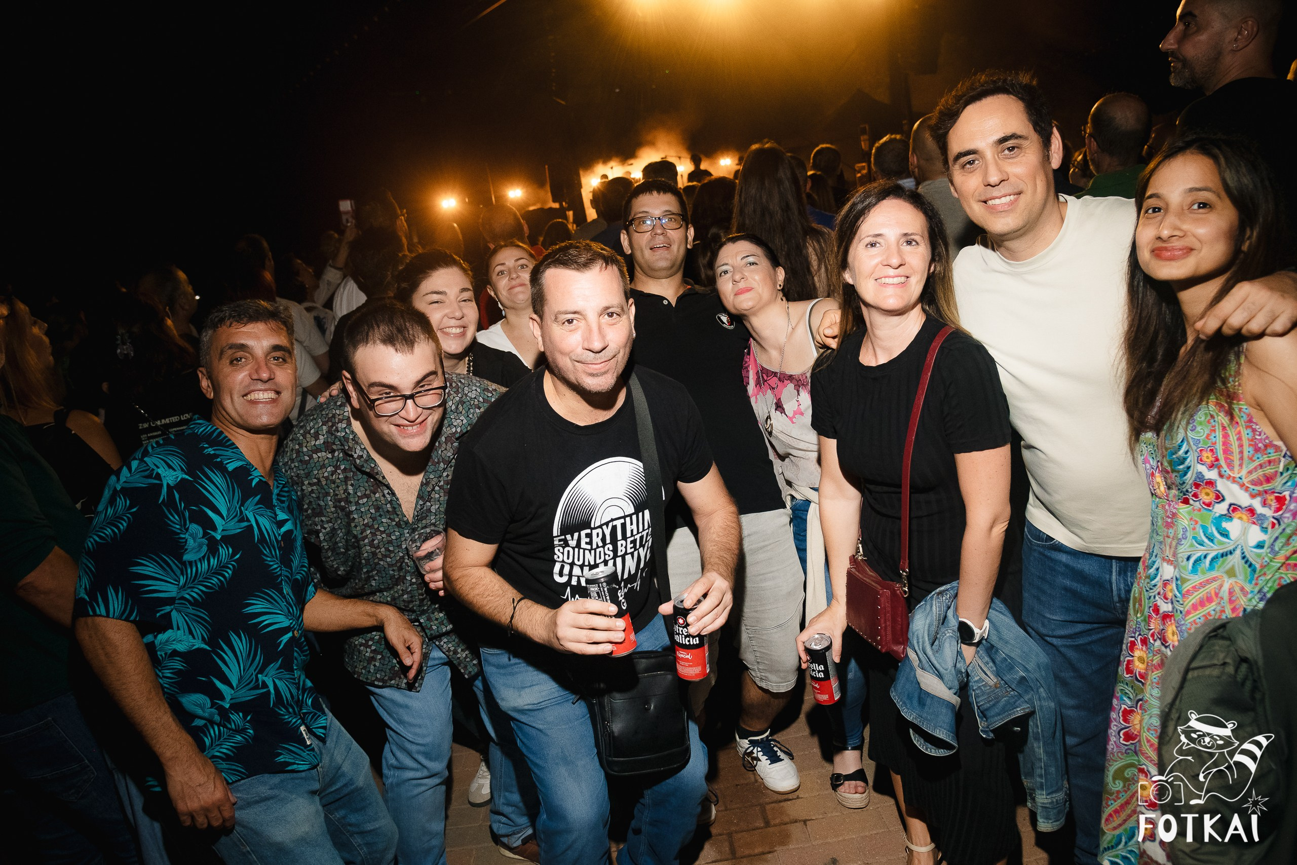 Фотоотчёт Street Food Market Torrevieja — Seguridad Social & Las Hienas DJs | FOTKAI