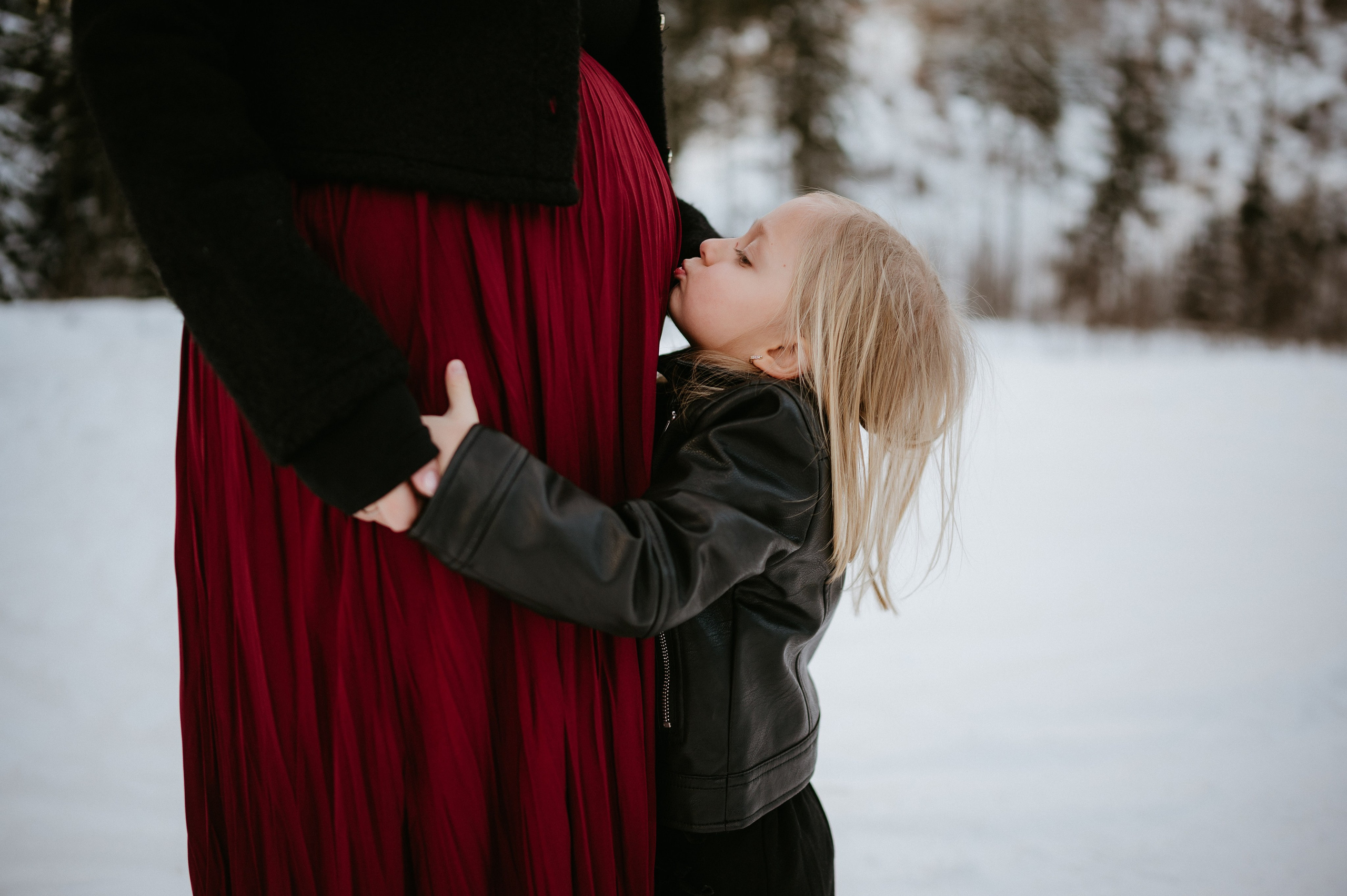 Ședință Foto de Familie la Munte – Fotografii de Iarnă în Lupcina. Valentin Melen - fotograf de nunta 🤍