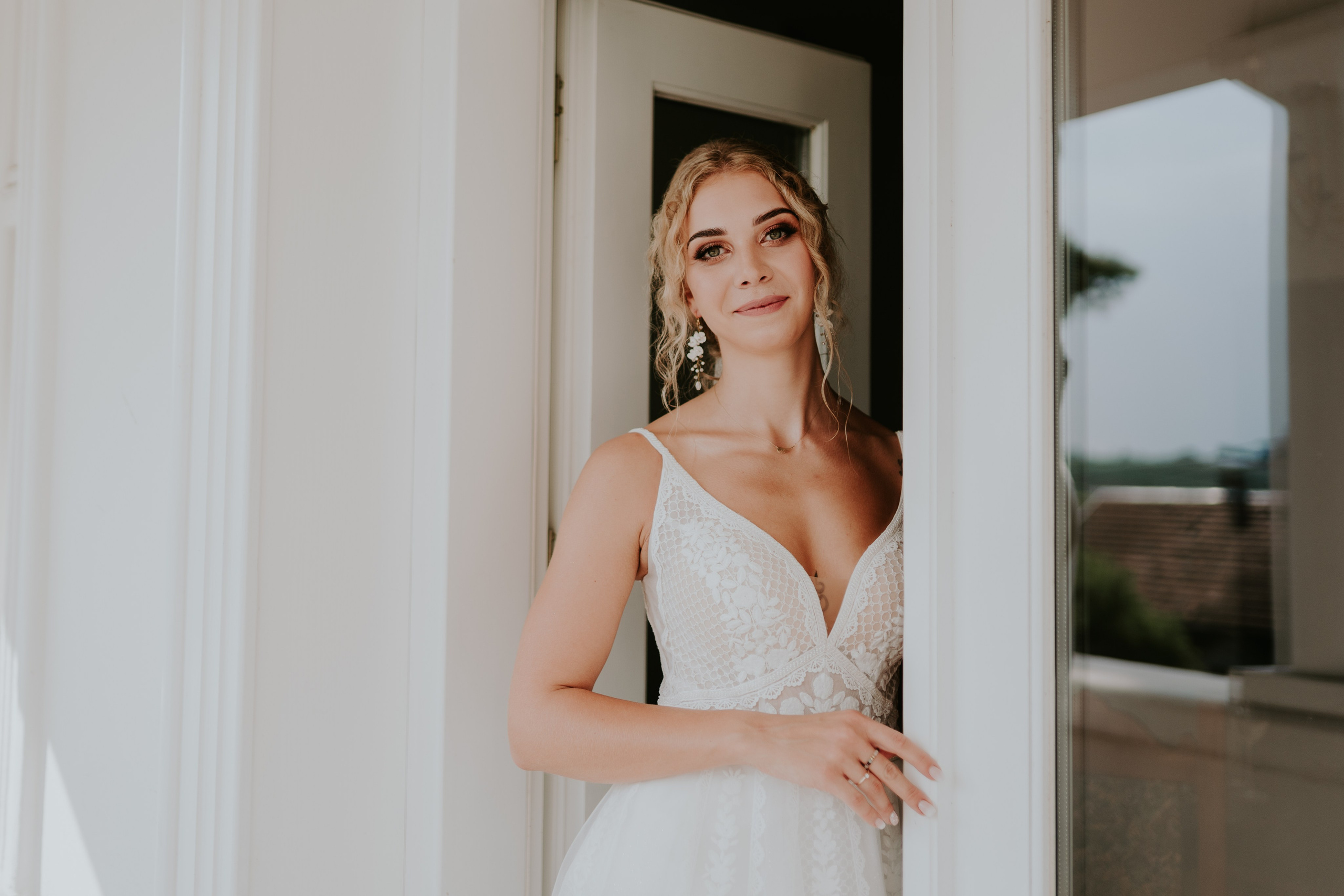 Dwór Wierzbno: plenerowy ślub pod wierzbą. Karkowskafoto - fotografia miłości