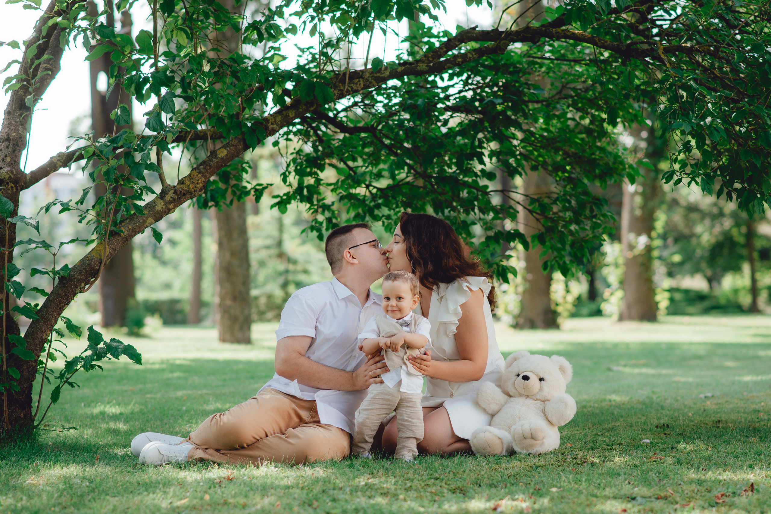 Krikštynos, krikštas, krikštynų fotosesija, ceremonija, bažnyčia krikštynų pasiruošimo fotografavimas. Krikštynų fotografas Vilnius Trakai kaina krikštynų fotografavimas fotografė personal.lt photogrpahy kainos šeima, vaikai profesionali natūrali meninė reportažinė klasikinė fotosesija, krikštynų fotosesija gamtoje