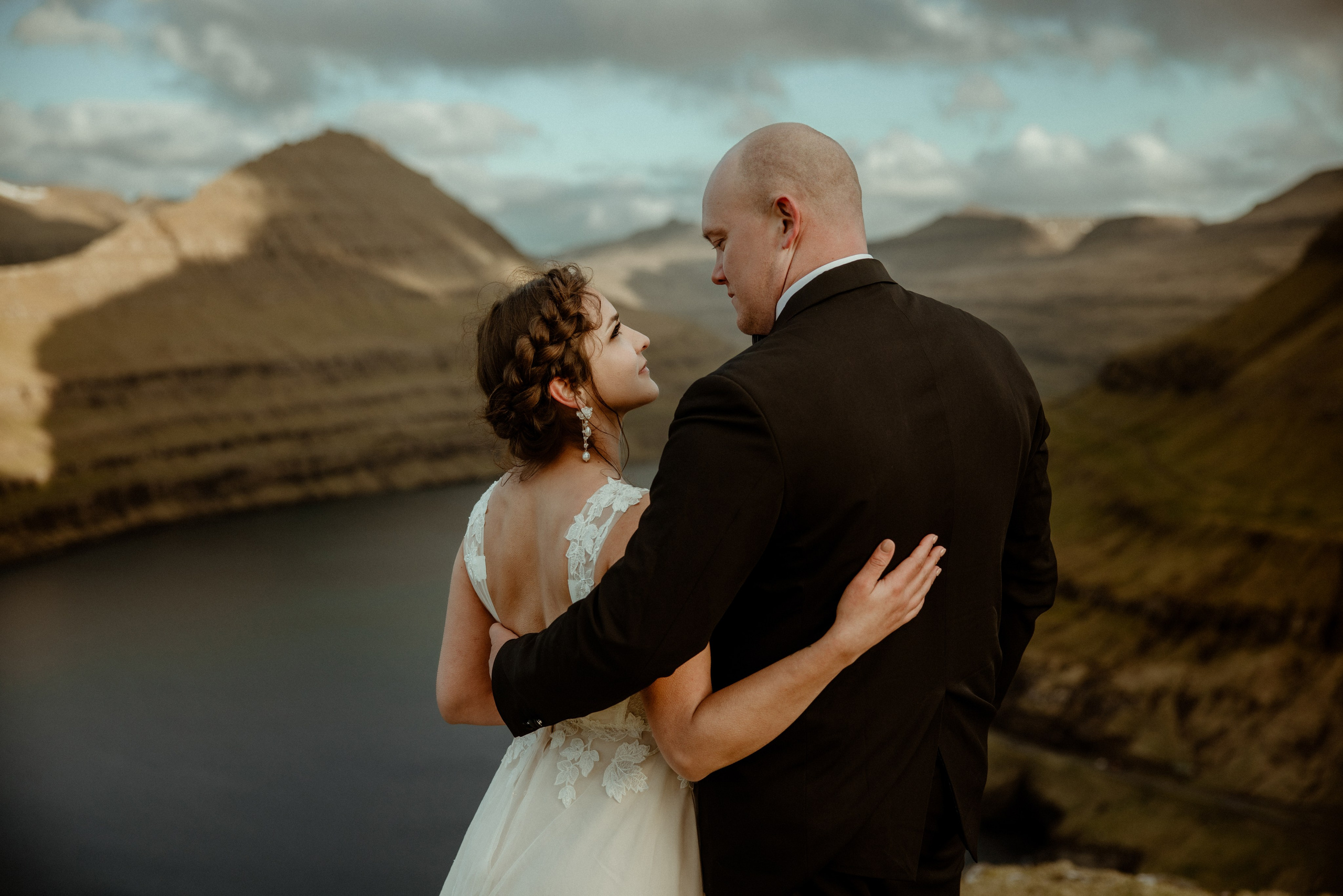 Faroe Islands elopement | Adventure wedding in Faroe Islands. Iceland elopement photographer & videographer