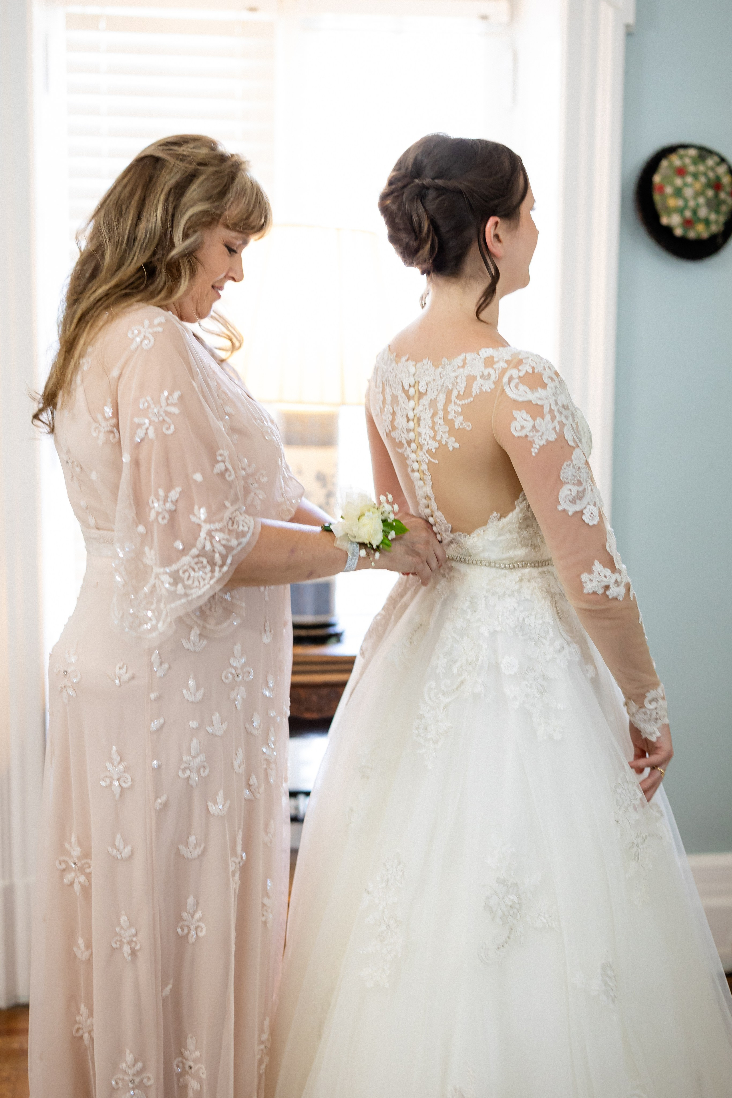 Lester & Annalise’s Romantic Summer Wedding at Gassaway Mansion in Greenville, SC. Wedding and portrait photography in Greenville SC