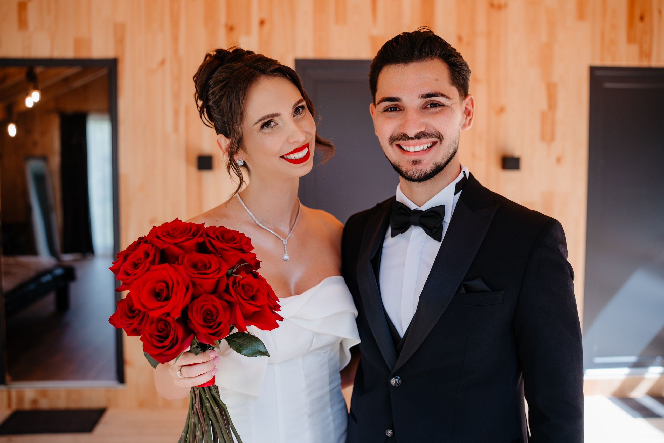 Momentul emoționant când mirele își vede mireasa la Cabana Masiv.