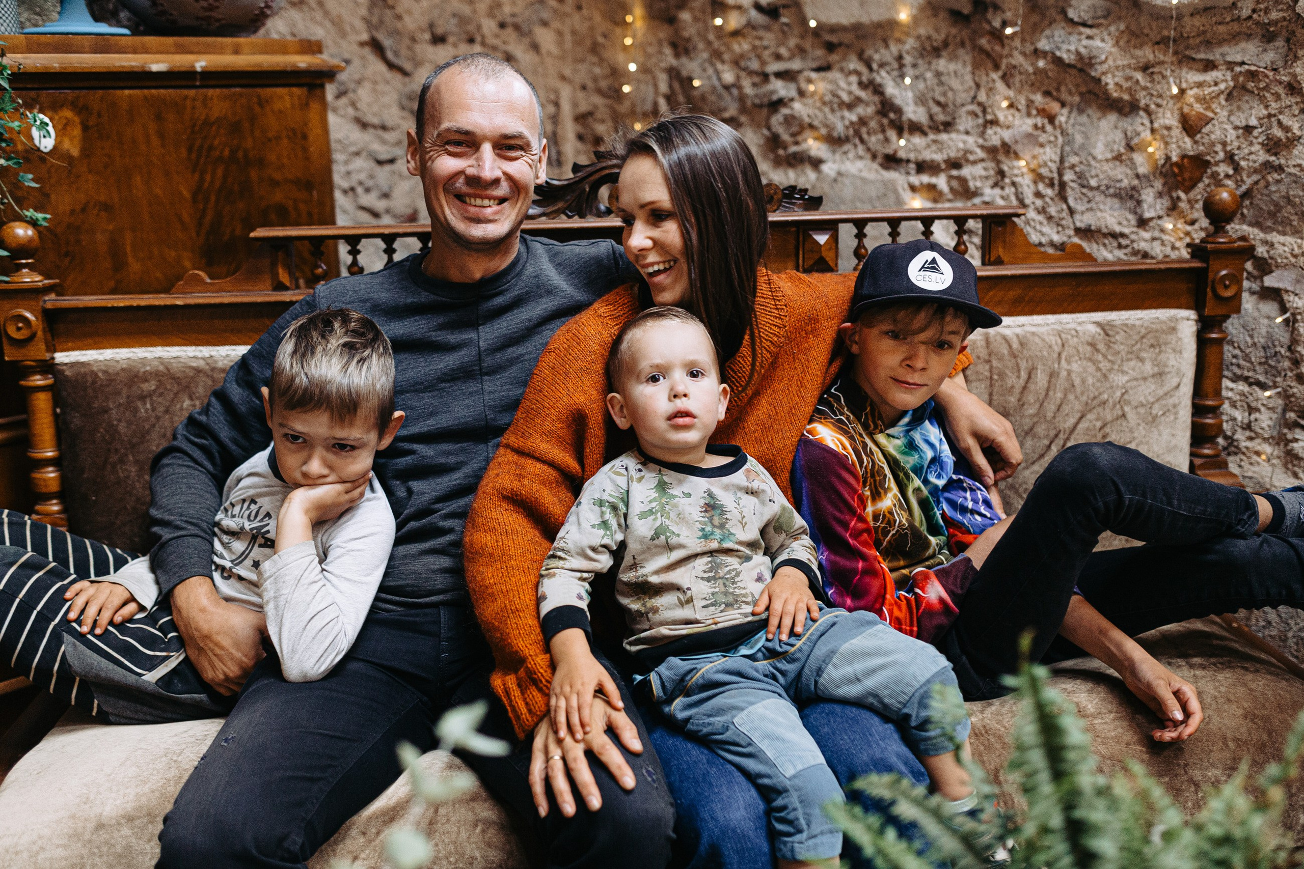 ĪPAŠI DZĪVAS UN SIRSNĪGAS ĢIMENES BILDES