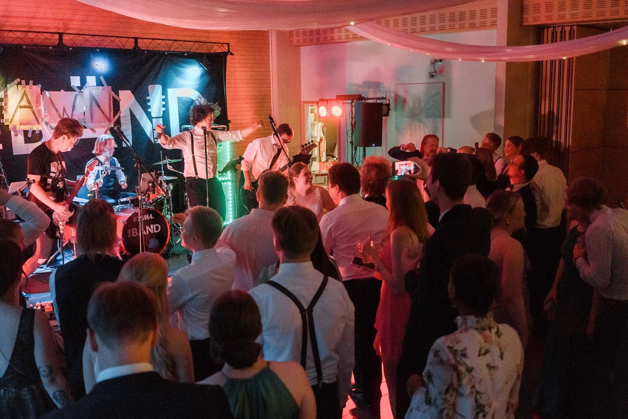 Häävalokuvaaja Helsingissä – Studiohappymoment | Romanttisia hetkiä