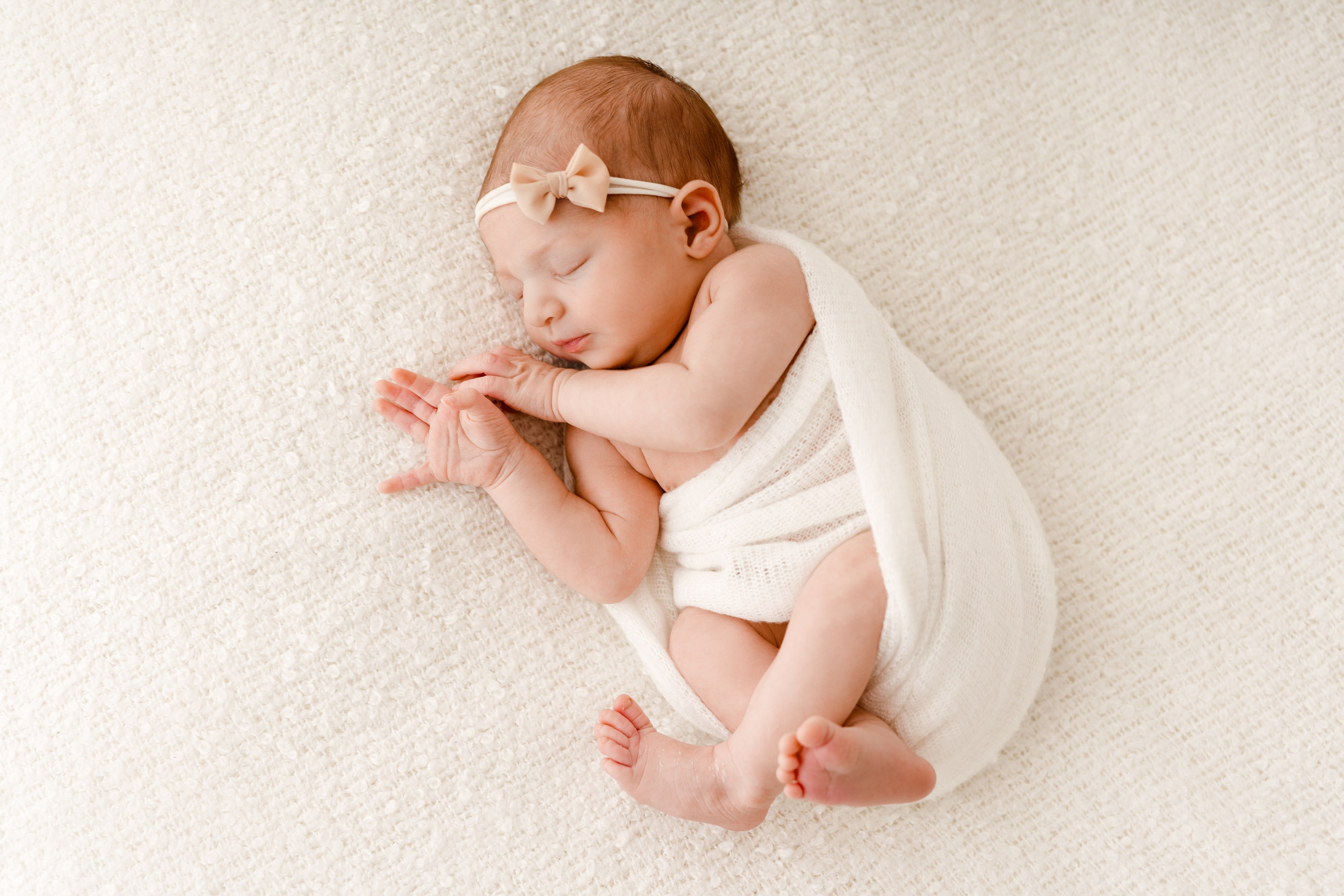 Sesja noworodkowa malutkiej Kaji. Fotograf Łódź - sesja ciążowa, noworodkowa, dziecięca. Studio w Łodzi