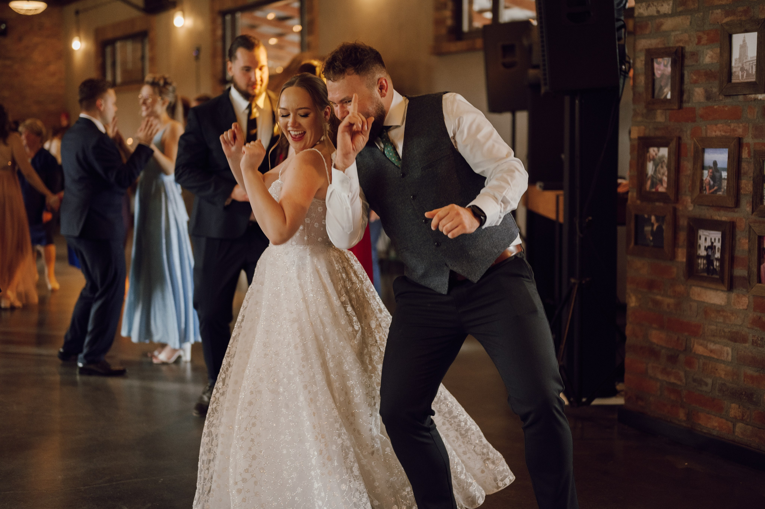 Kasia & Kuba | Wesele w stodole Owczarnia. Ślubny fotograf Poznań | Oliwia Makara