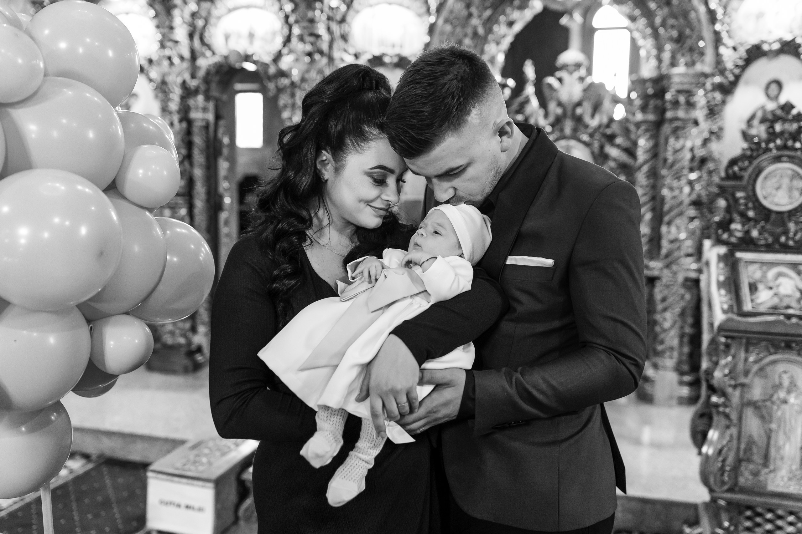 “Bebeluș botezat în biserică, ținut în brațe de nași” • “Detaliu cu lumânarea de botez decorată cu flori albe” • “Părinți emoționați alături de copilul lor la ceremonia de botez” • “Masa festivă de botez cu decor tematic și tort personalizat” • “Momentul în care preotul toarnă apă sfințită pe fruntea bebelușului” “Bebeluș în rochie albă de botez, zâmbind în brațele mamei” • “Detaliu cu cruciulița de botez așezată pe o pernă de satin” • “Părinți și nași aprinzând lumânările în timpul ceremoniei de botez” • “Tort de botez decorat cu figurine tematice și numele copilului” • “Copil botezat dormind liniștit în pătuțul decorat festiv” • “Momentul în care preotul binecuvântează copilul în fața altarului” • “Invitați adunându-se în jurul mesei festive la petrecerea de botez” • “Bebeluș ținând în mână o jucărie personalizată primită la botez” • “Familie fericită pozând împreună după ceremonia de botez” • “Decor tematic cu baloane și flori la locația petrecerii de botez” fotograf Botoșani fotograf evenimente fotograf botez Alin Chirila fotograf alinofotostudio,- Preotul ținându-l pe micuțul Mathias Gabriel la botez, în biserica Înălțarea Domnului, Copălău - Detalii de la botezul lui Mathias – lumânare, trusou și icoană - Familia lui Mathias Gabriel alături de micuț, în ziua botezului - Portret emoționant cu mama și bebelușul în brațe, în biserică,fotograf profesionist evenimente Botoșani, Iași, Suceava, Fălticeni, Bacău, Pașcani, Roman - AlinoFotoStudio by Alin Chirilă - servicii foto nuntă, botez, cununie, ședințe foto creative, albume personalizate, fotografii emoționante și calitative pentru cele mai importante momente din viață,fotograf nuntă Botoșani Alin Chirilă, ședință foto botez Iași - AlinoFotoStudio, servicii fotograf profesionist evenimente Suceava, fotograf cununie civilă Fălticeni - Alin Chirilă, album foto nuntă personalizat Bacău.“Bebeluș botezat în biserică, ținut în brațe de nași” • “Detaliu cu lumânarea de botez decorată cu flori albe” • “Părinți emoționați alături de copilul lor la ceremonia de botez” • “Masa festivă de botez cu decor tematic și tort personalizat” • “Momentul în care preotul toarnă apă sfințită pe fruntea bebelușului” “Bebeluș în rochie albă de botez, zâmbind în brațele mamei” • “Detaliu cu cruciulița de botez așezată pe o pernă de satin” • “Părinți și nași aprinzând lumânările în timpul ceremoniei de botez” • “Tort de botez decorat cu figurine tematice și numele copilului” • “Copil botezat dormind liniștit în pătuțul decorat festiv” • “Momentul în care preotul binecuvântează copilul în fața altarului” • “Invitați adunându-se în jurul mesei festive la petrecerea de botez” • “Bebeluș ținând în mână o jucărie personalizată primită la botez” • “Familie fericită pozând împreună după ceremonia de botez” • “Decor tematic cu baloane și flori la locația petrecerii de botez” fotograf Botoșani fotograf evenimente fotograf botez Alin Chirila fotograf alinofotostudio.fotograf botez Amelis Maria, fotografie botez Botoșani, fotograf Alin Chirilă, amintiri botez, fotografii botez, botez Amelis Maria, fotograf copii, fotografie botez în Botoșani,