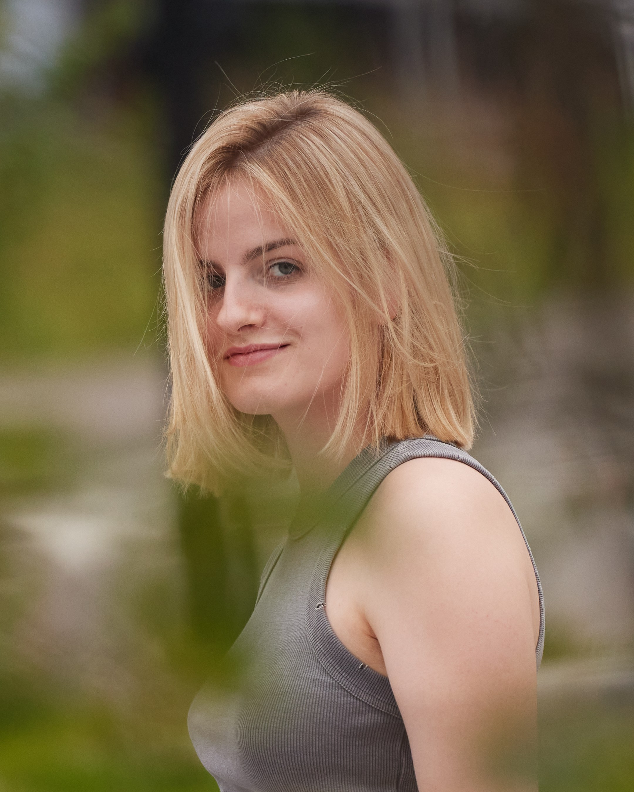 Портрет молодой женщины на природе - фотограф Андрей Дунин