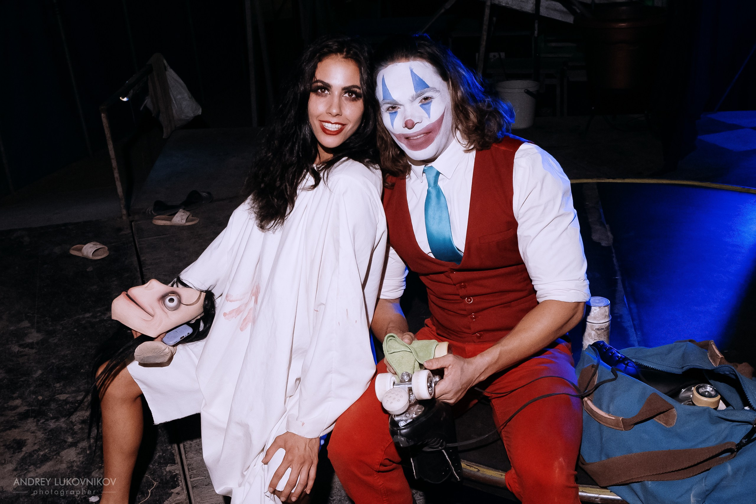 Sesión de fotos entre bastidores en El Circo Encantado: la vida de los artistas tras bambalinas