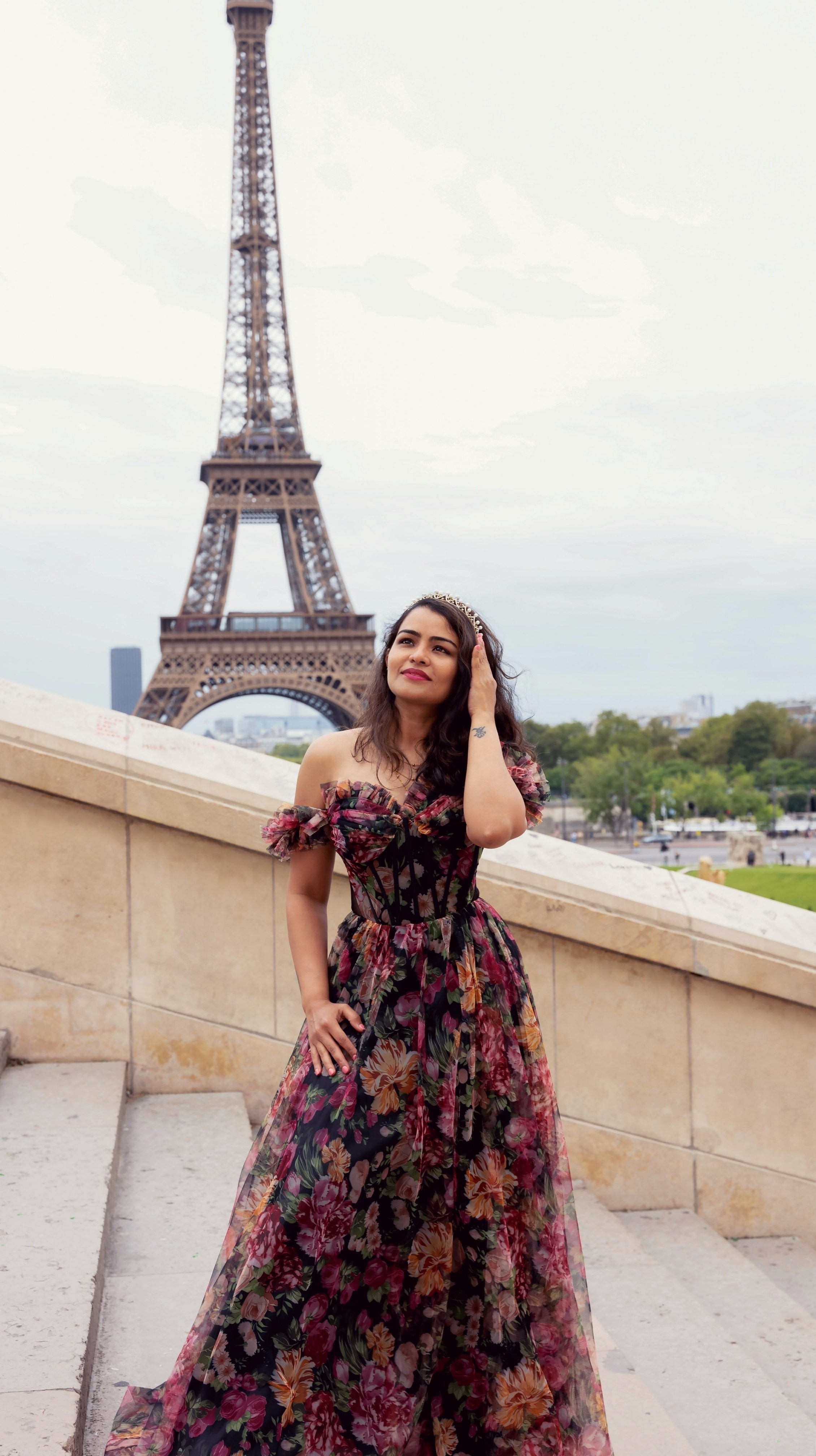 Street photoshoot in Paris. Alina Tagzieva- a photograper in Paris