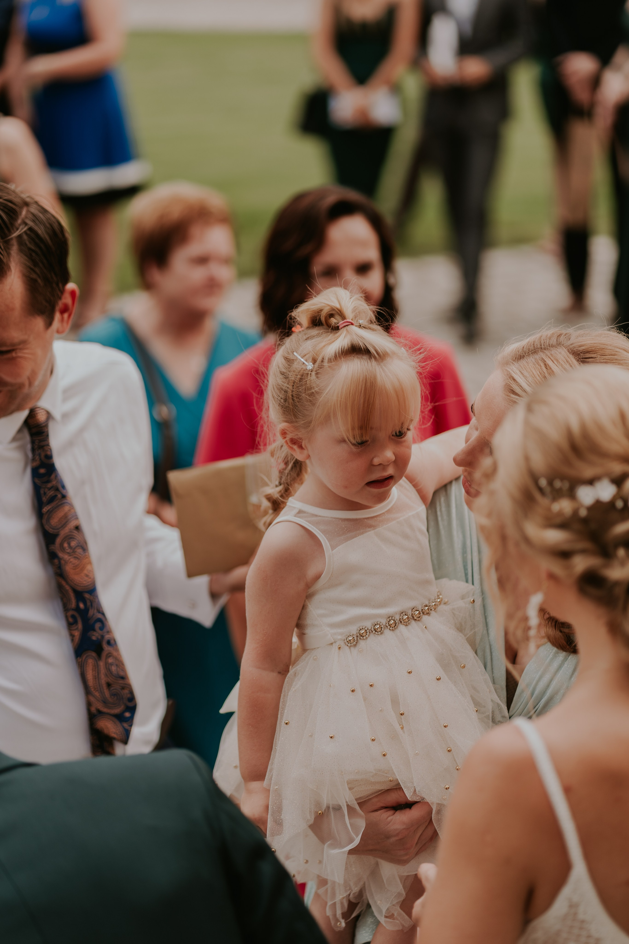 Dwór Wierzbno: plenerowy ślub pod wierzbą. Karkowskafoto - fotografia miłości