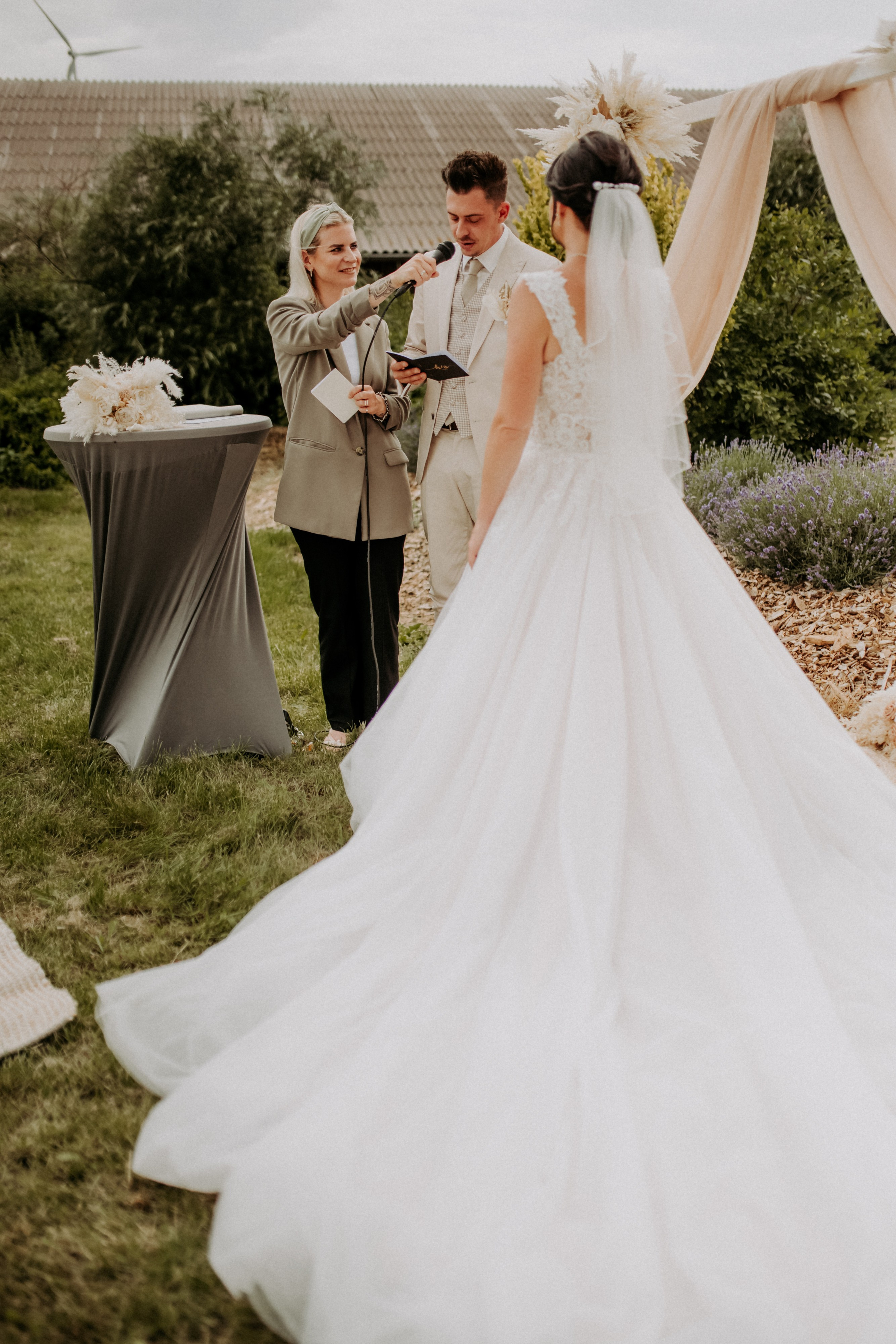 Hochzeit von Jenny & Basti – Emotionale Hochzeitsfotos | Hochzeitsfotograf Würzburg. Anna Saribekyan – Beste Hochzeitsfotografin in Würzburg, Top 10 in Deutschland