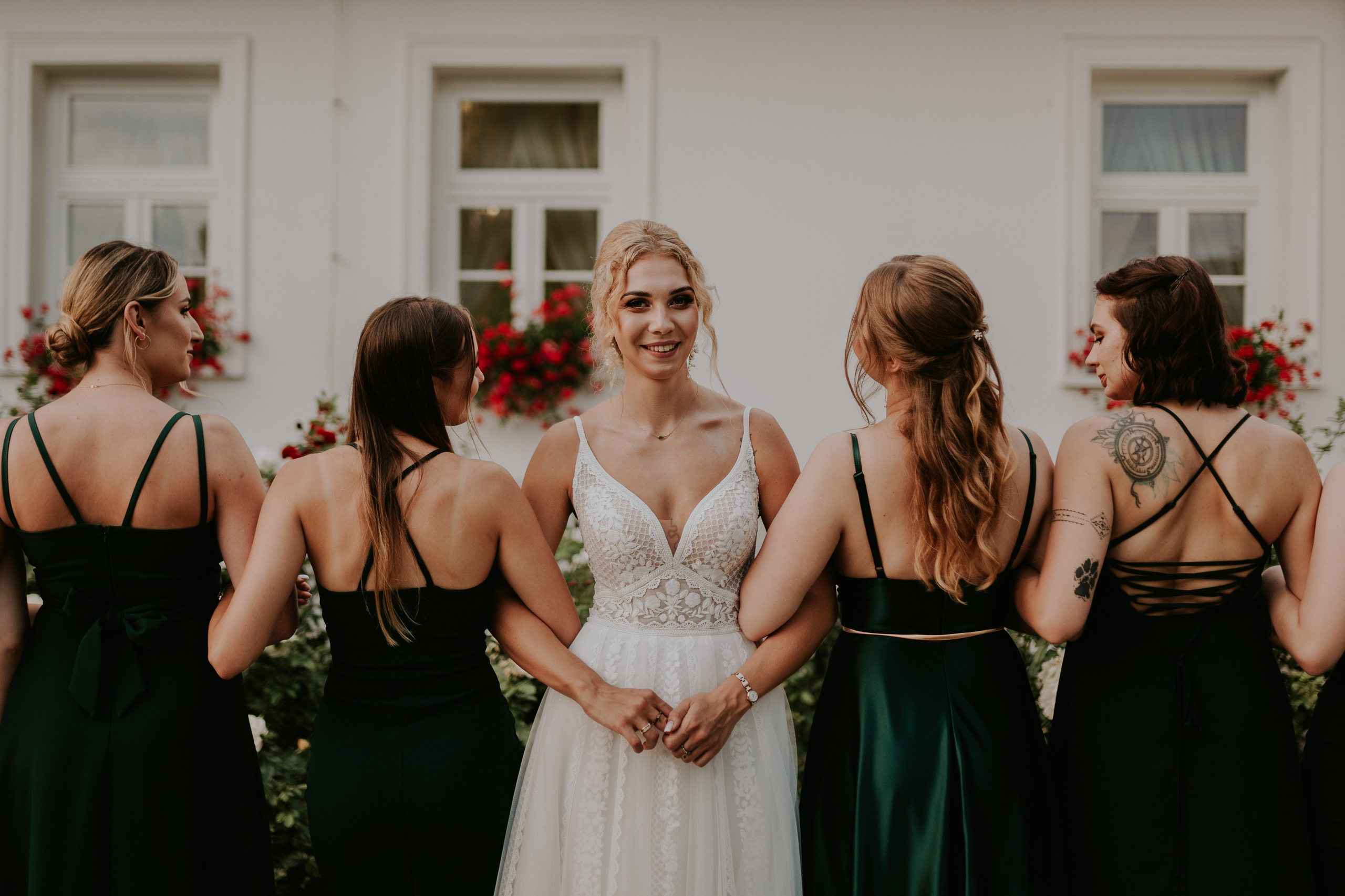 Dwór Wierzbno: plenerowy ślub pod wierzbą. Karkowskafoto - fotografia miłości