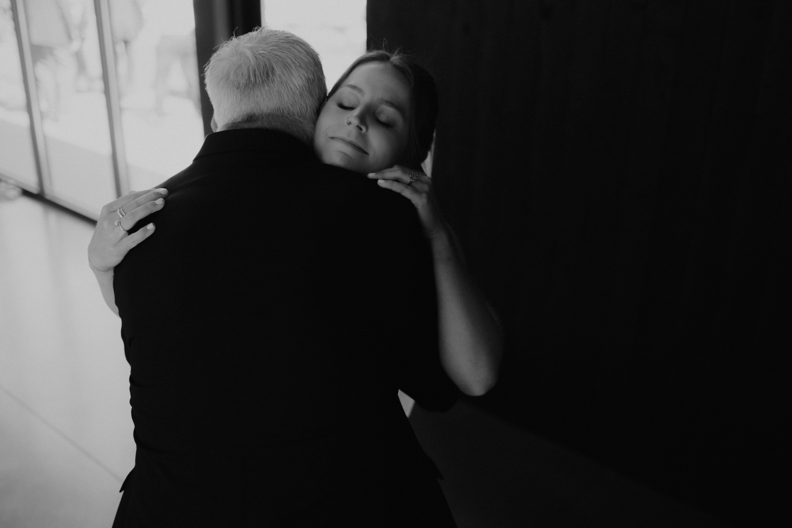 Candid guest moments during a Wind Mountain Ranch wedding