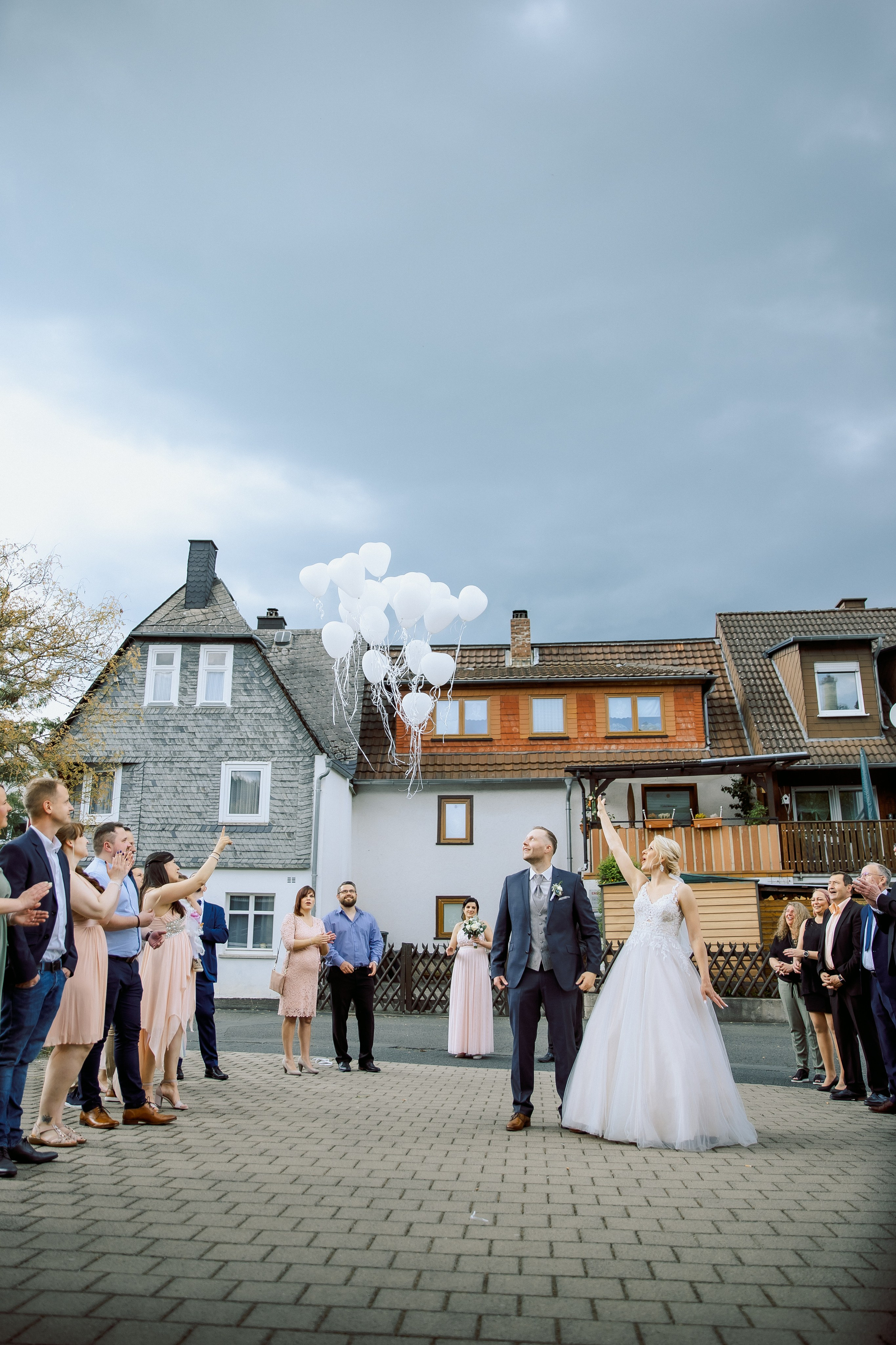 Kirchliche Hochzeit in Herborn. Fotograf NRW aus Wickede Ruhr, Milla Kunst