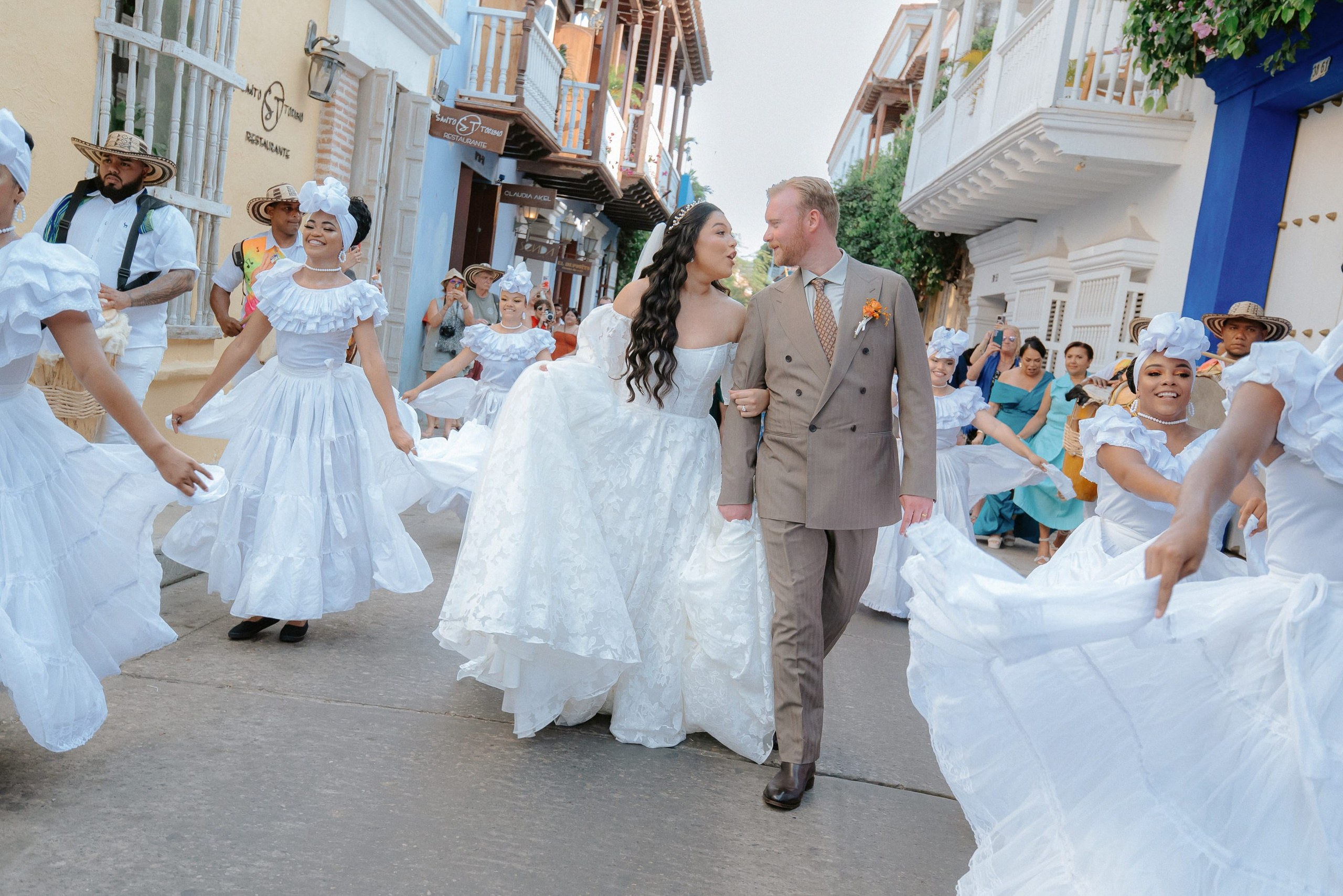 Cindy + Garrett | Destination Wedding Photos in Cartagena 2025 – César Vanegas Photography. César Vanegas Photography | Wedding & Travel Photographer | Cartagena, Colombia