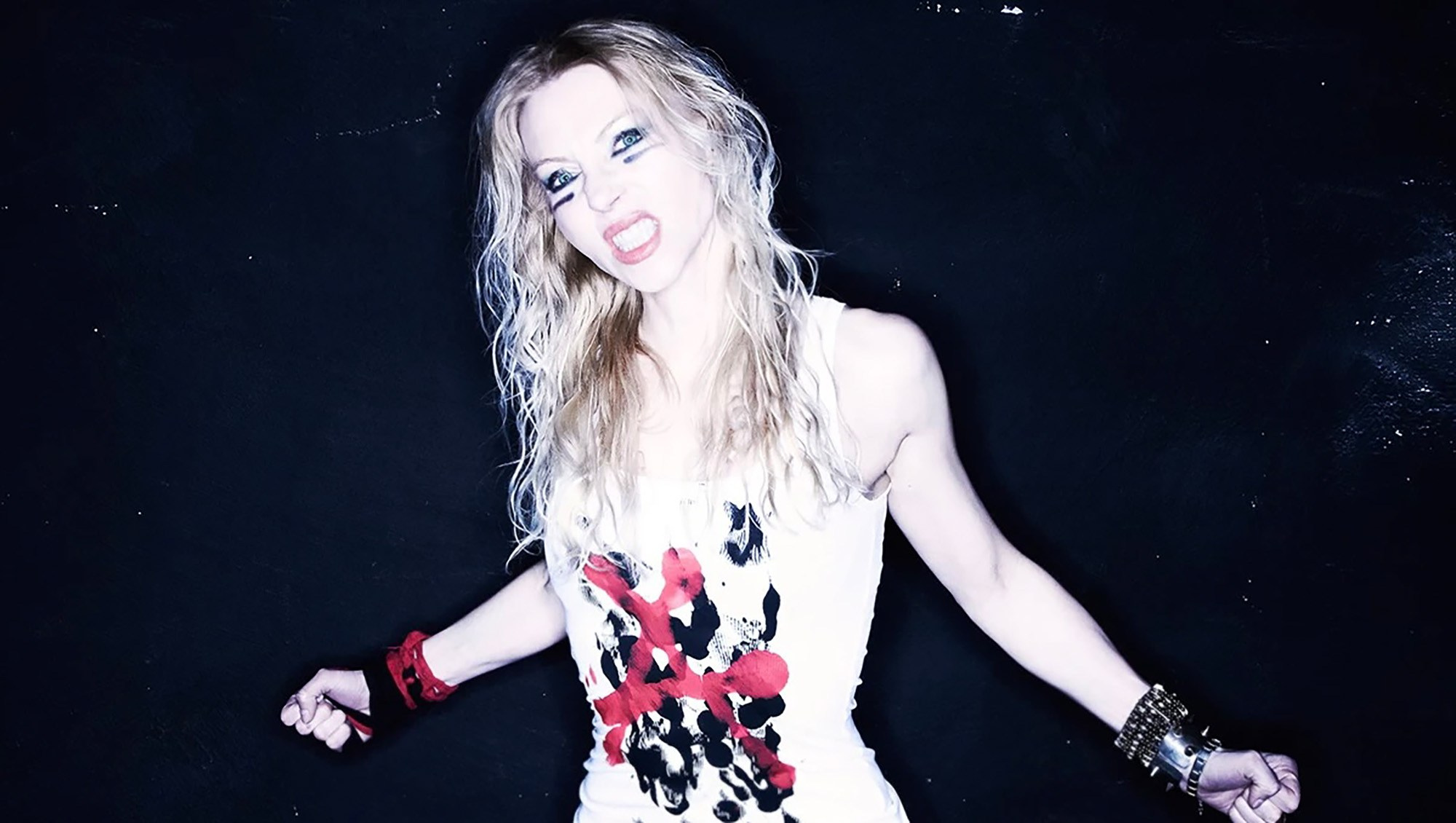 Angela Gossow Niega los Rumores de su Regreso a Arch Enemy: Qué Sucede con la Legendaria Vocalista de Metal Extremo | FOTKAI