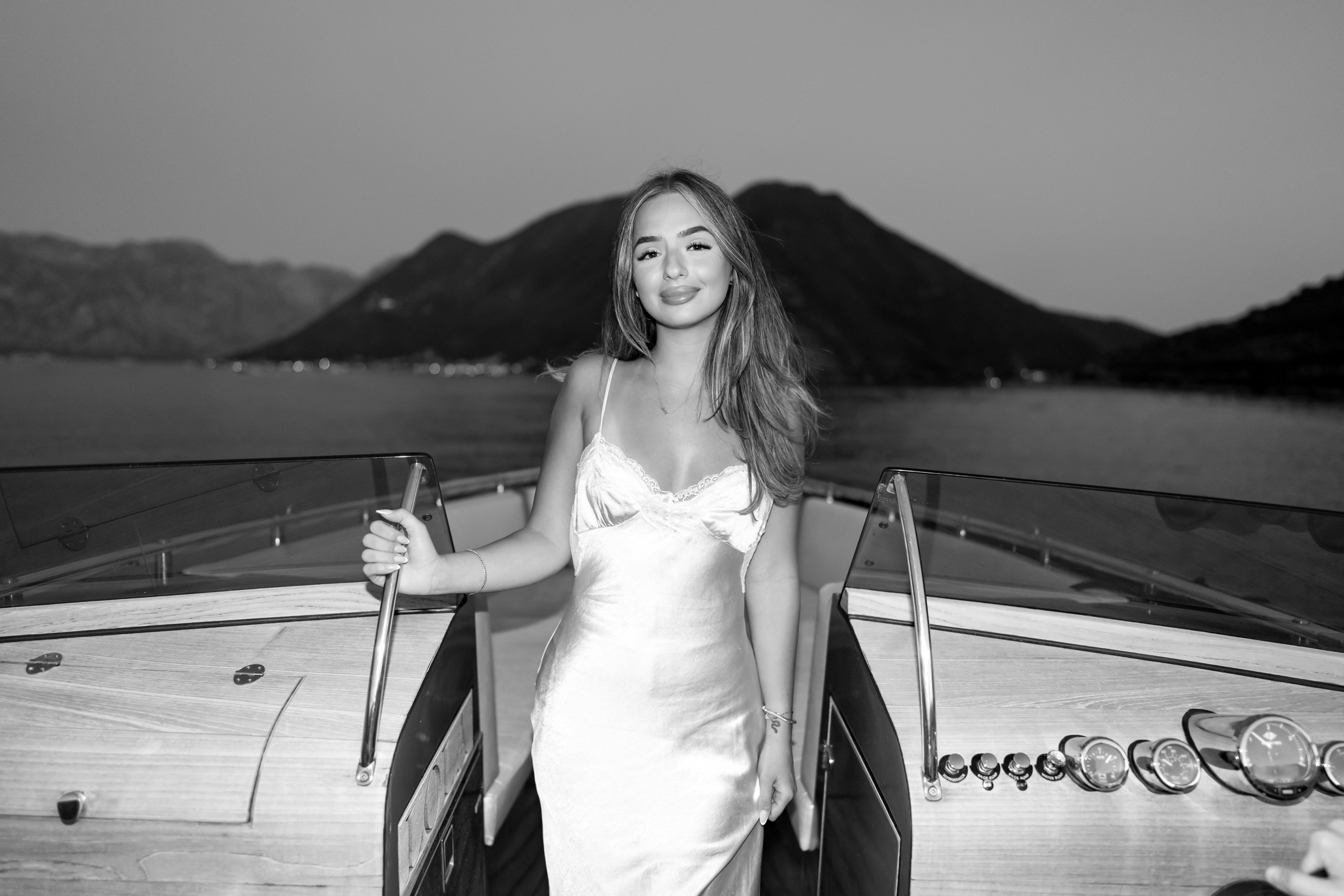 Etter solnedgang: Et sent kveldsfrieri på båt i Perast, Montenegro