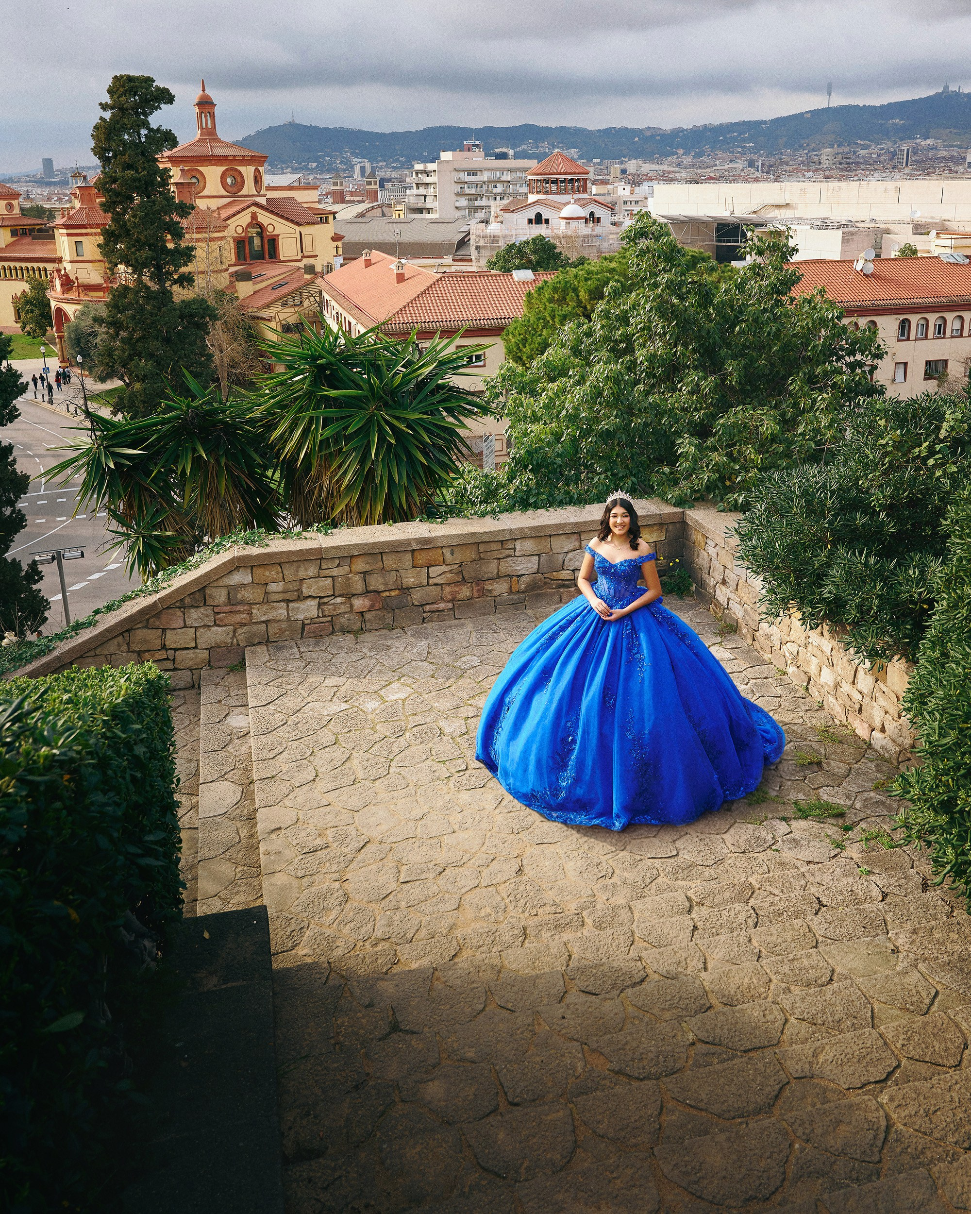 Fotógrafo de Quinceañeras en Barcelona | Sesión de 15 Años con Vestidos Únicos en Lugares Icónicos