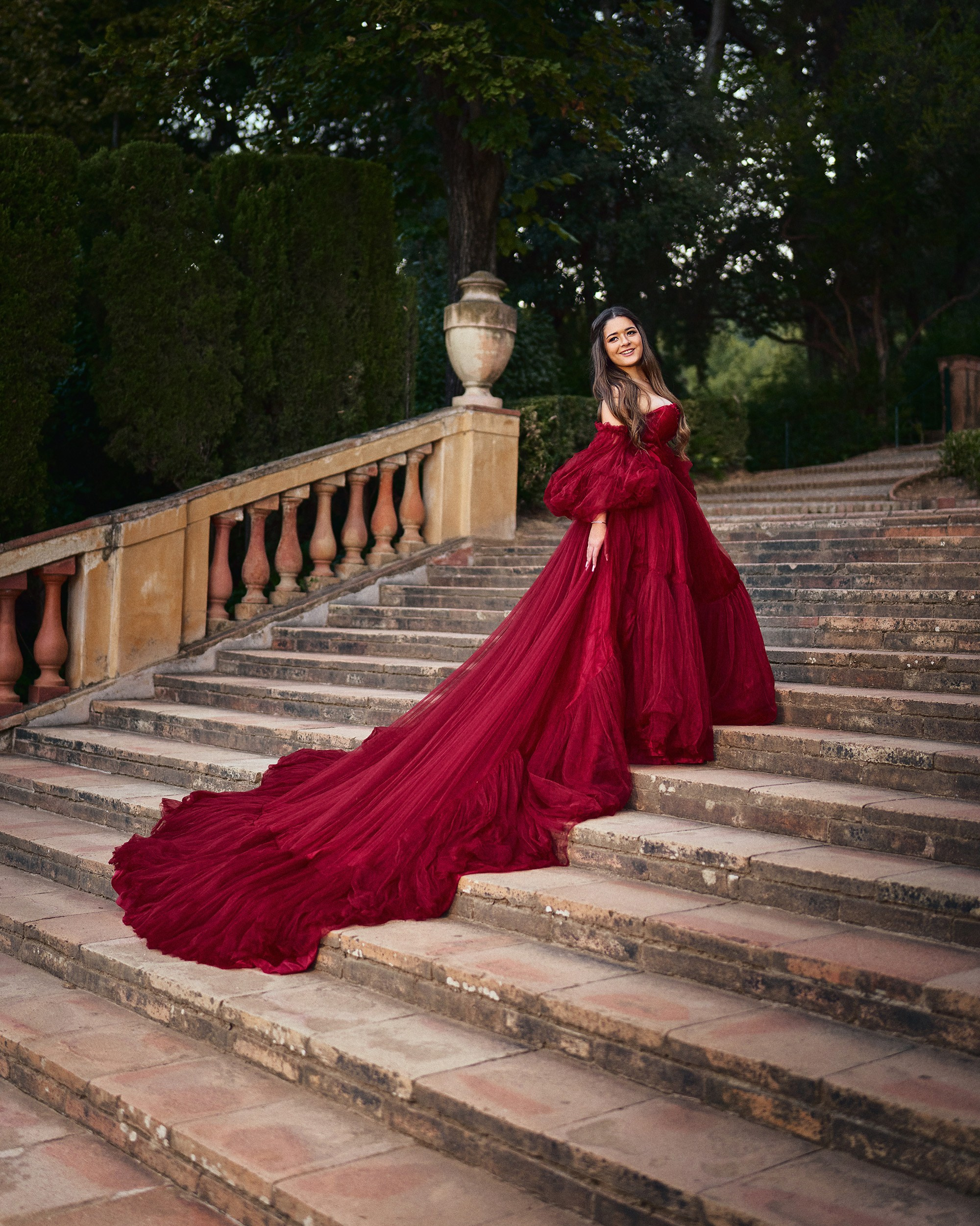 Fotógrafo de Quinceañeras en Barcelona | Sesión de 15 Años con Vestidos Únicos en Lugares Icónicos
